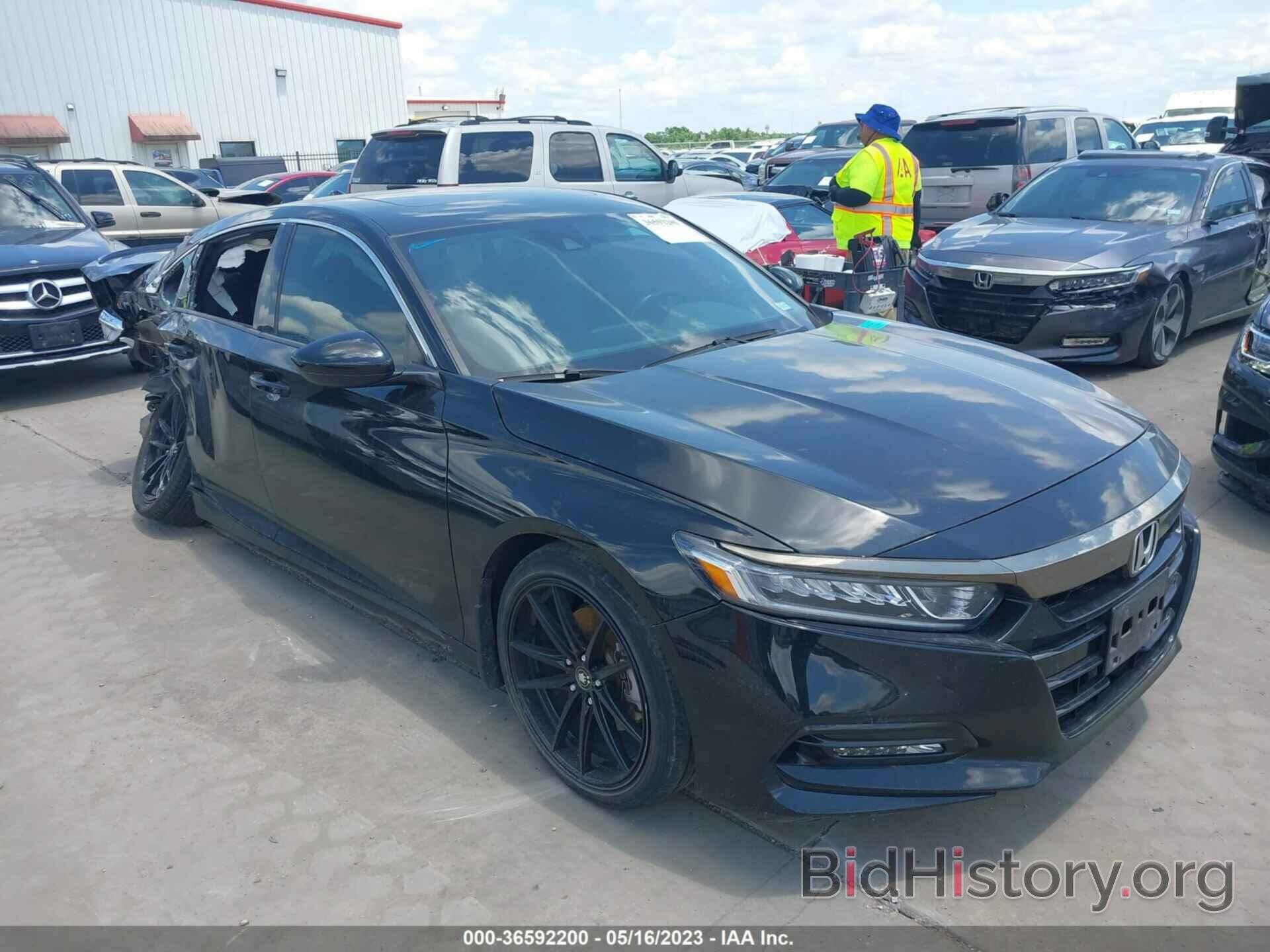 Photo 1HGCV2E31JA043952 - HONDA ACCORD SEDAN 2018