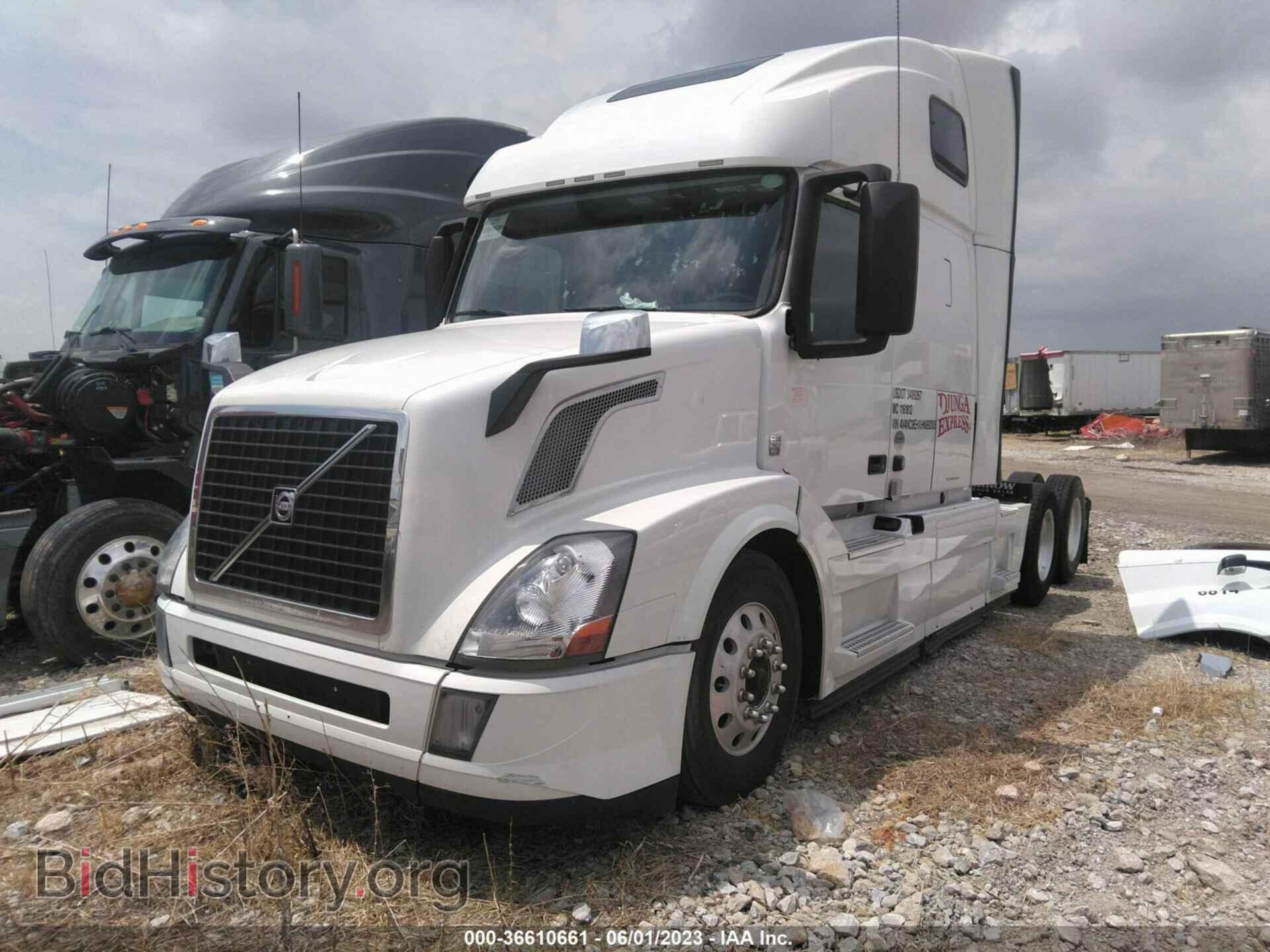 2017 VOLVO VNL - VIN: 4V4NC9EHXHN992005 - Фото 2