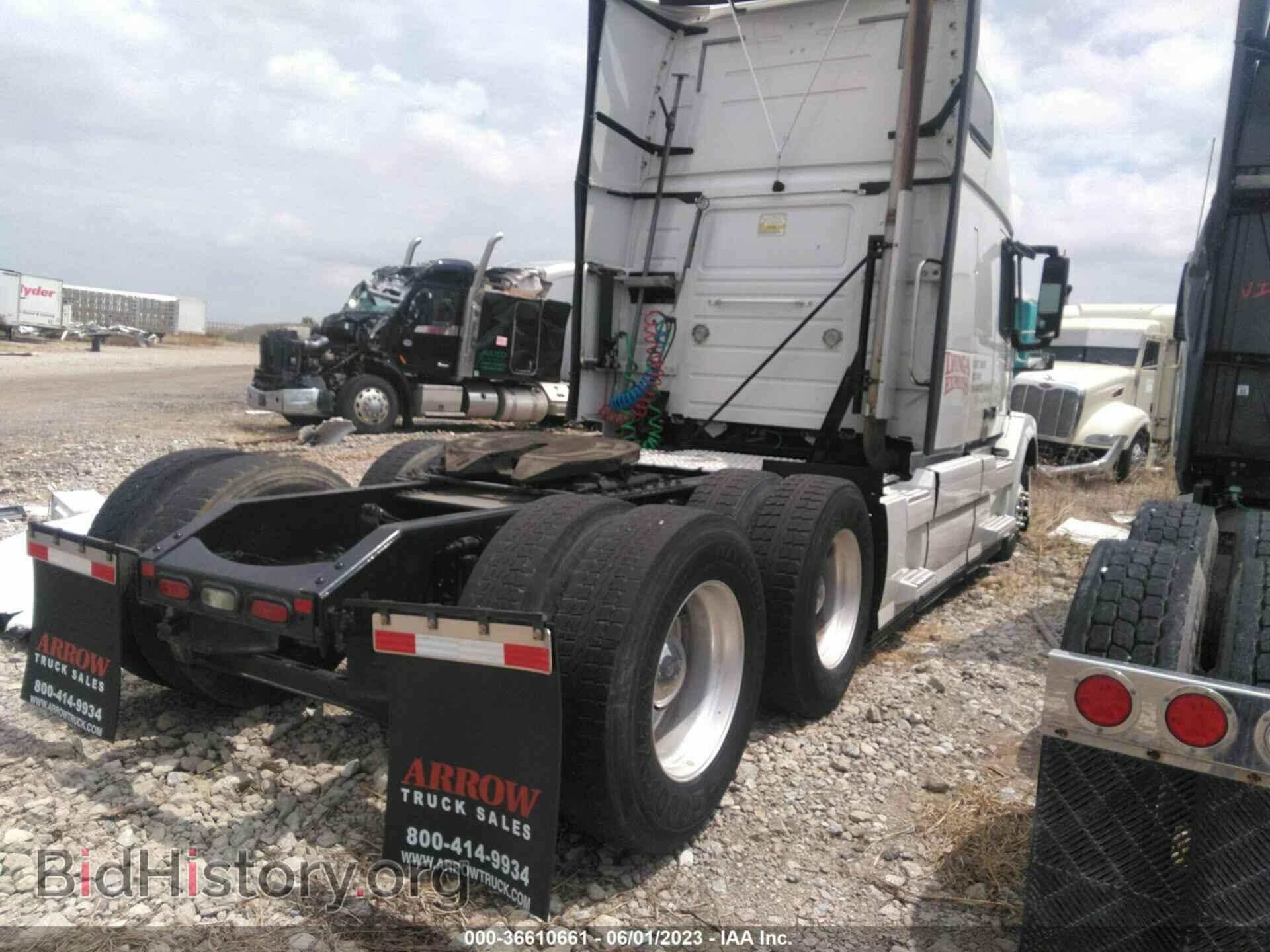 2017 VOLVO VNL - VIN: 4V4NC9EHXHN992005 - Фото 4