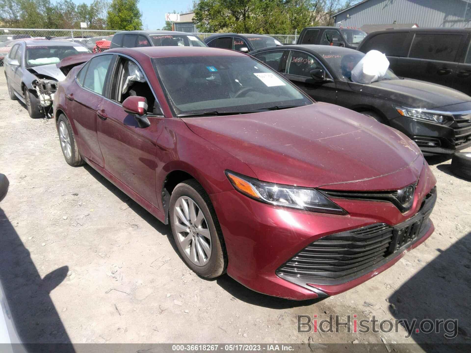 Photo 4T1B11HK0JU672051 - TOYOTA CAMRY 2018