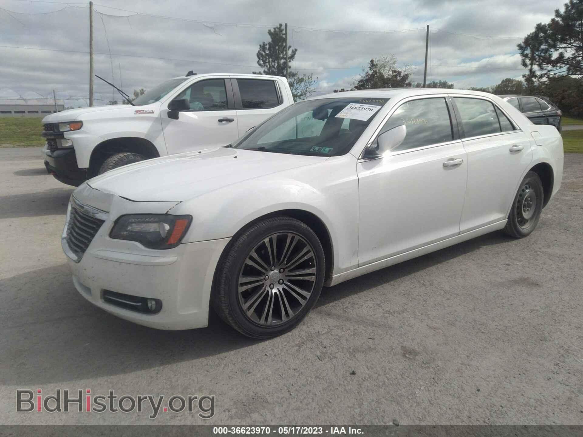 2014 CHRYSLER 300 - VIN: 2C3CCABG0EH180978 - Фото 2