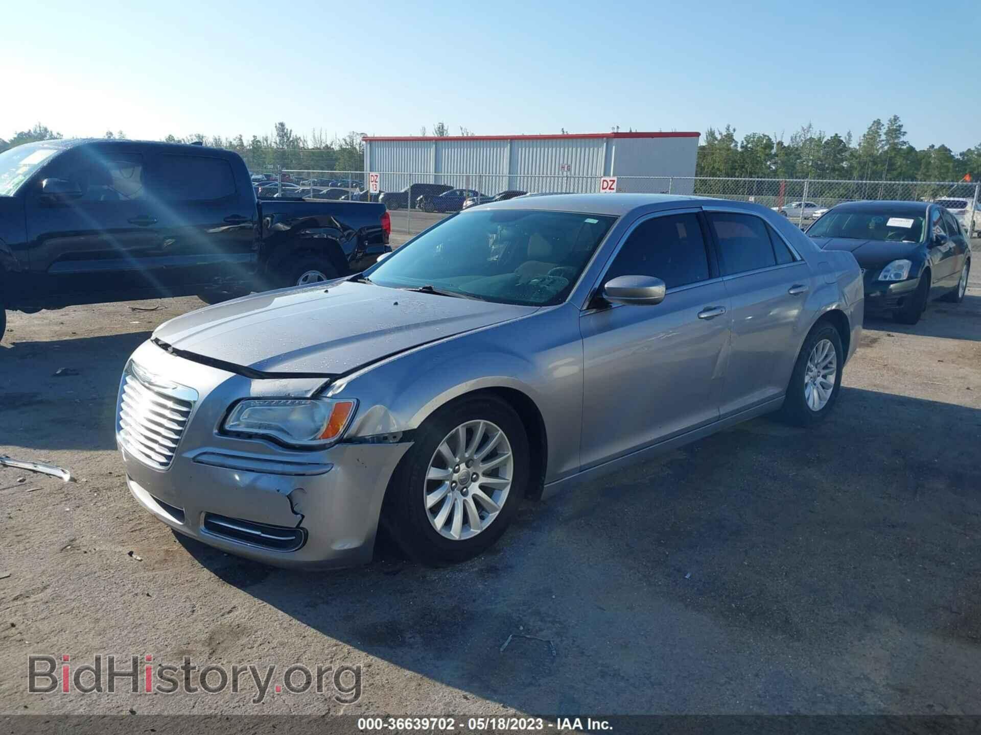 2014 CHRYSLER 300 - VIN: 2C3CCAAG2EH243838 - Фото 2
