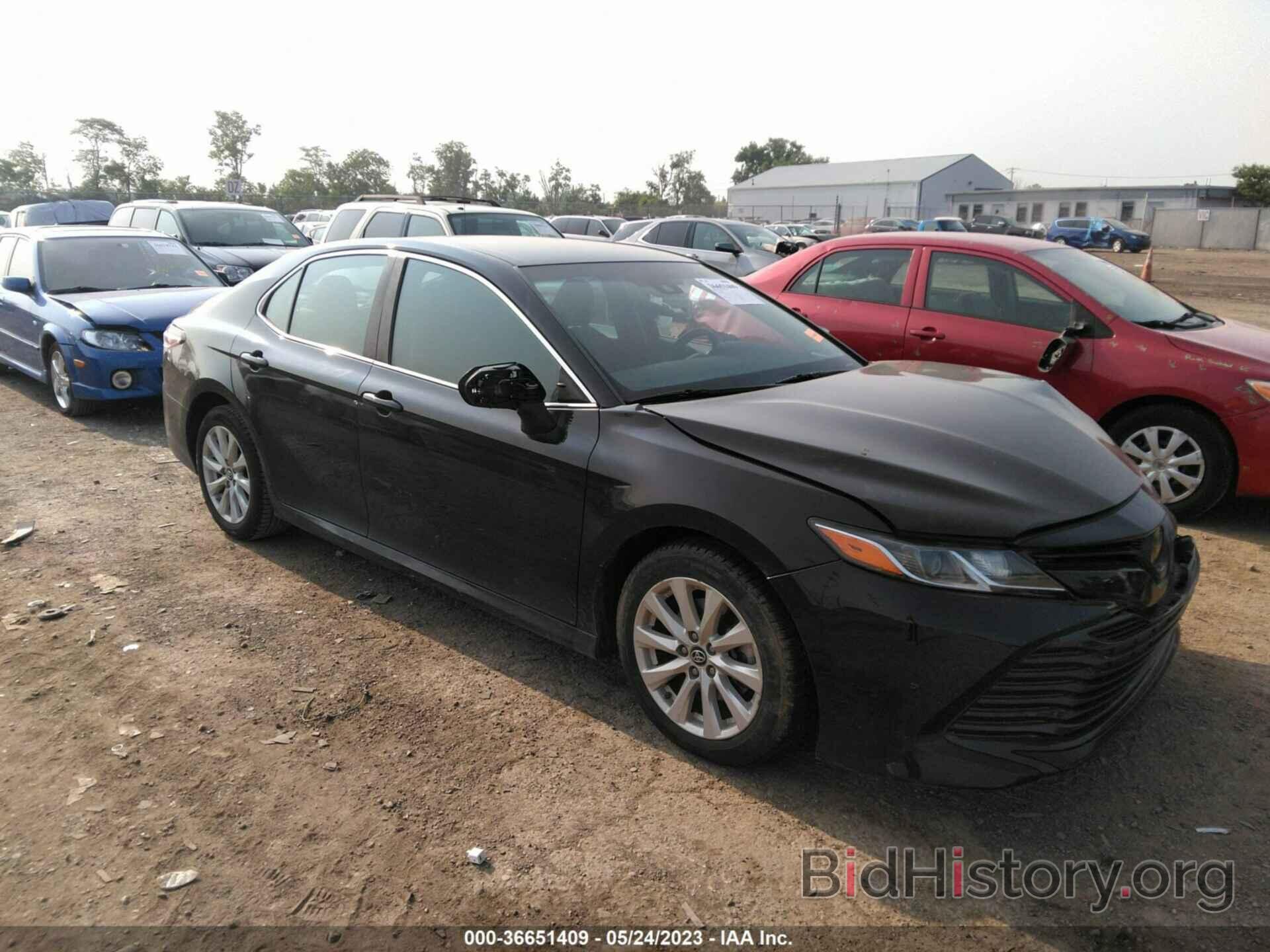 Photo 4T1B11HK9JU057174 - TOYOTA CAMRY 2018