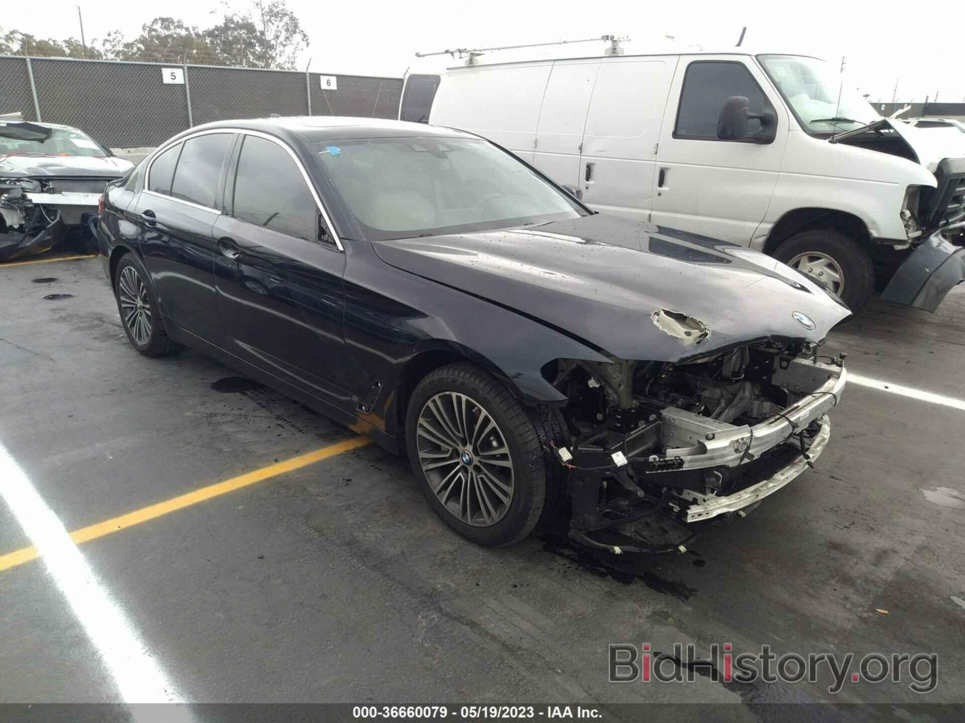 Photo WBAJA5C54KWW38934 - BMW 5 SERIES 2019