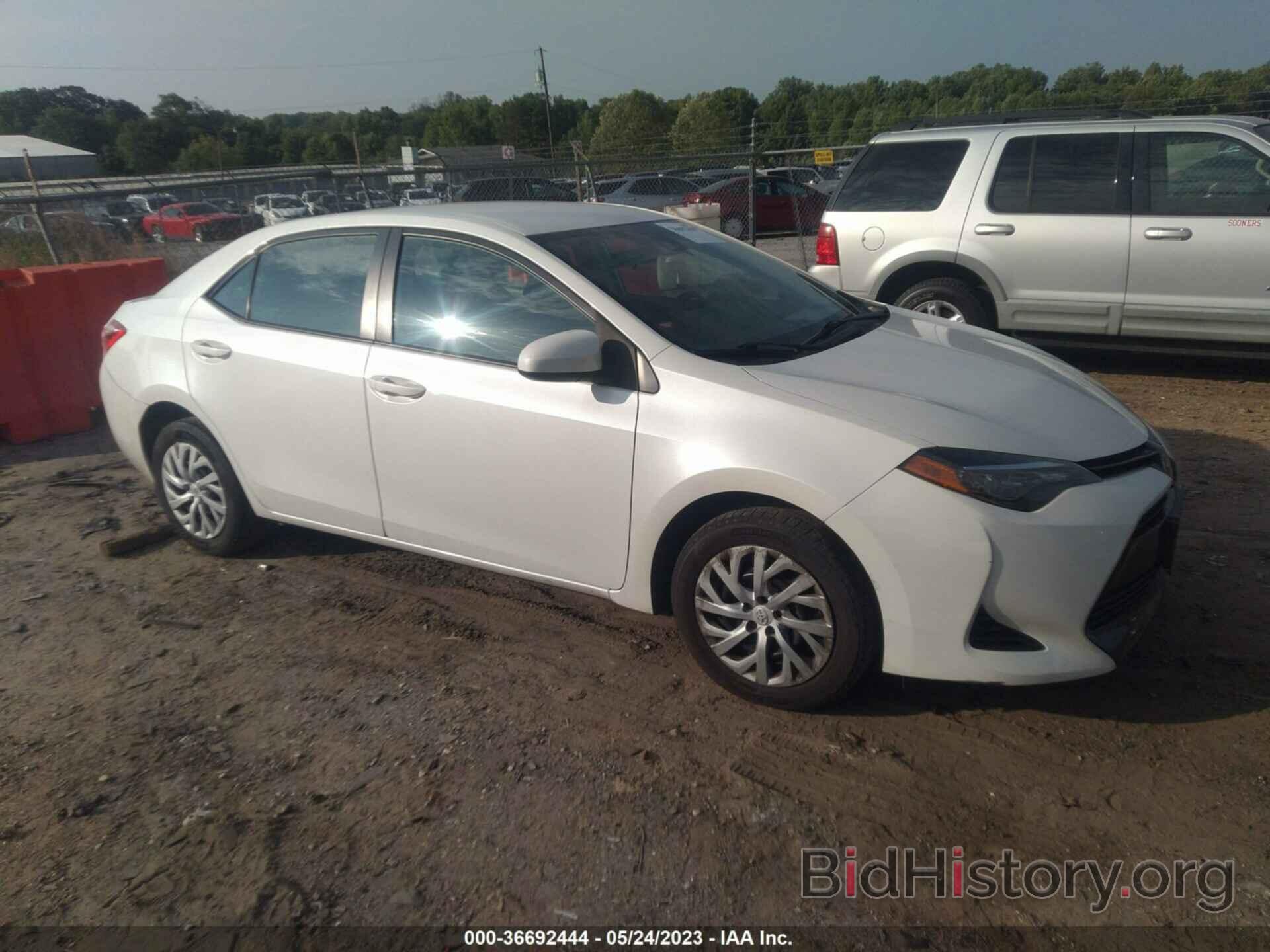 Photo 5YFBURHE2JP744935 - TOYOTA COROLLA 2018