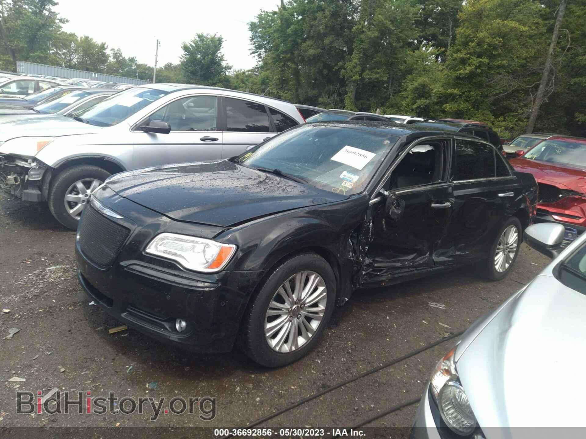 2014 CHRYSLER 300 - VIN: 2C3CCAST1EH168044 - Фото 2