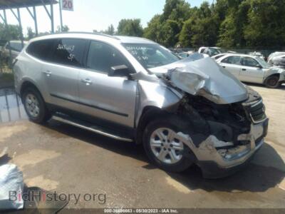 2015 Chevrolet TRAVERSE LS, серебристый — VIN 1GNKVFED2FJ366156, IAAI