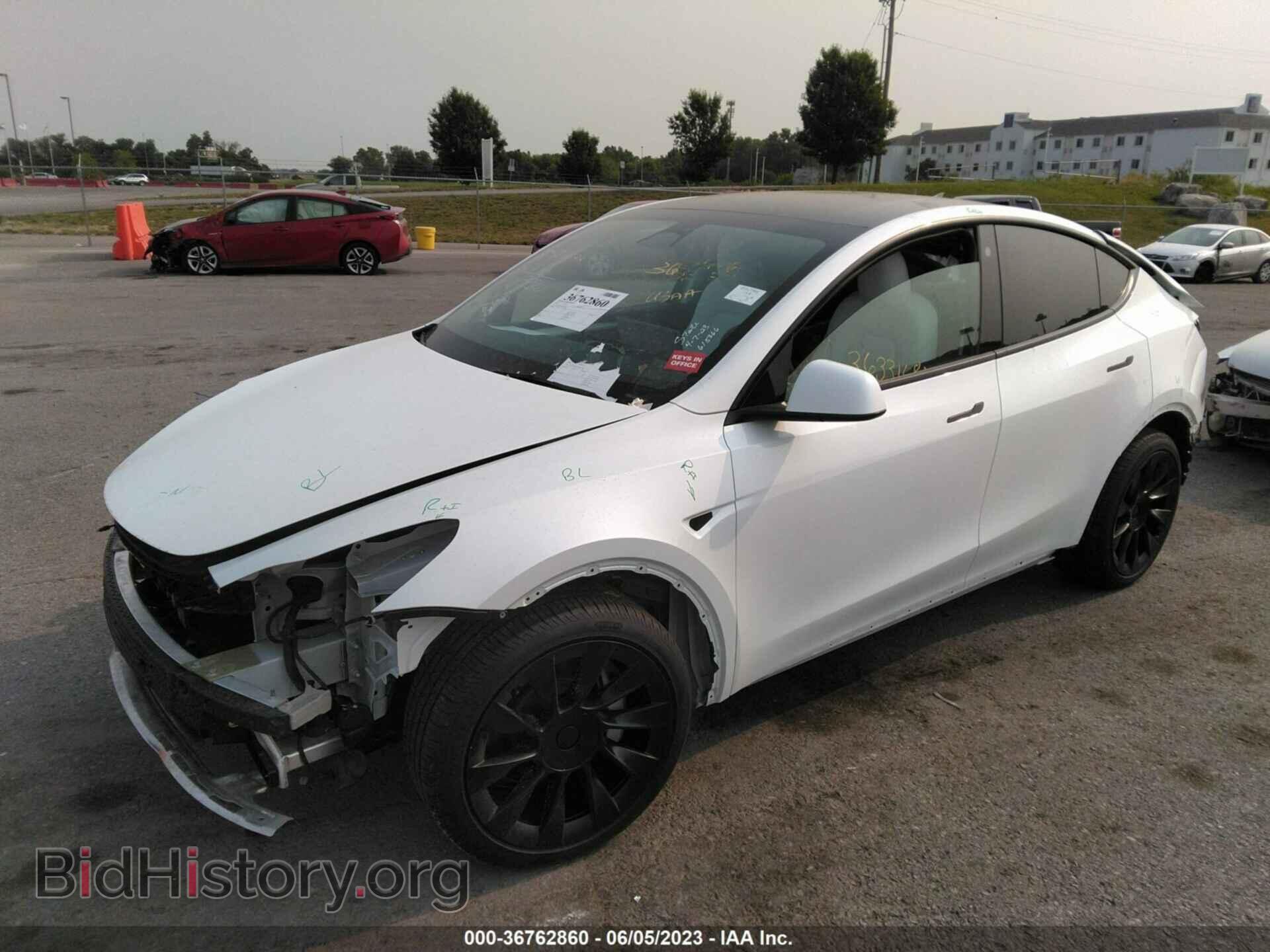 2023 TESLA MODEL Y - VIN: 7SAYGDEE2PF615366 - Фото 2