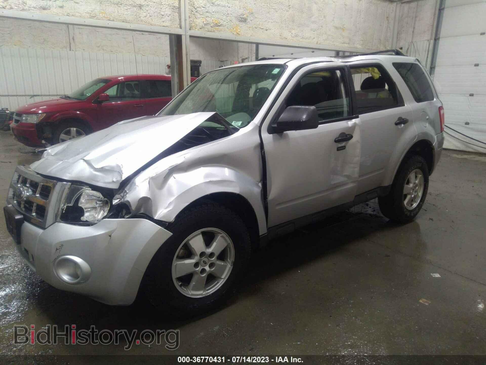 2009 FORD ESCAPE - VIN: 1FMCU03G19KB88132 - Фото 2