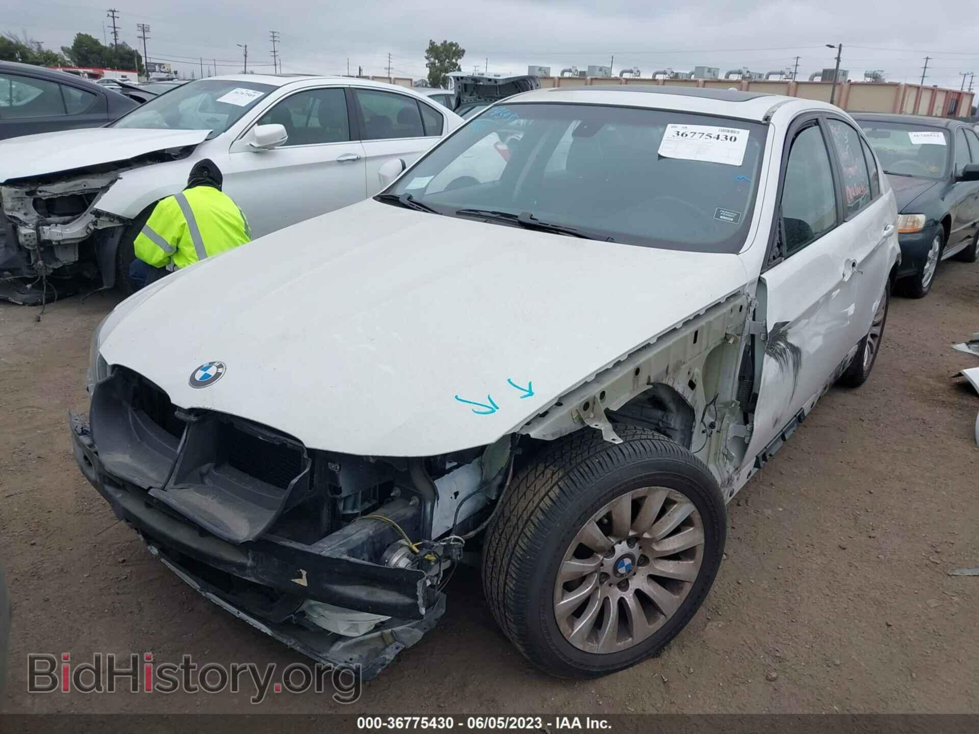 2009 BMW 3 SERIES - VIN: WBAPH57509NL77737 - Фото 2
