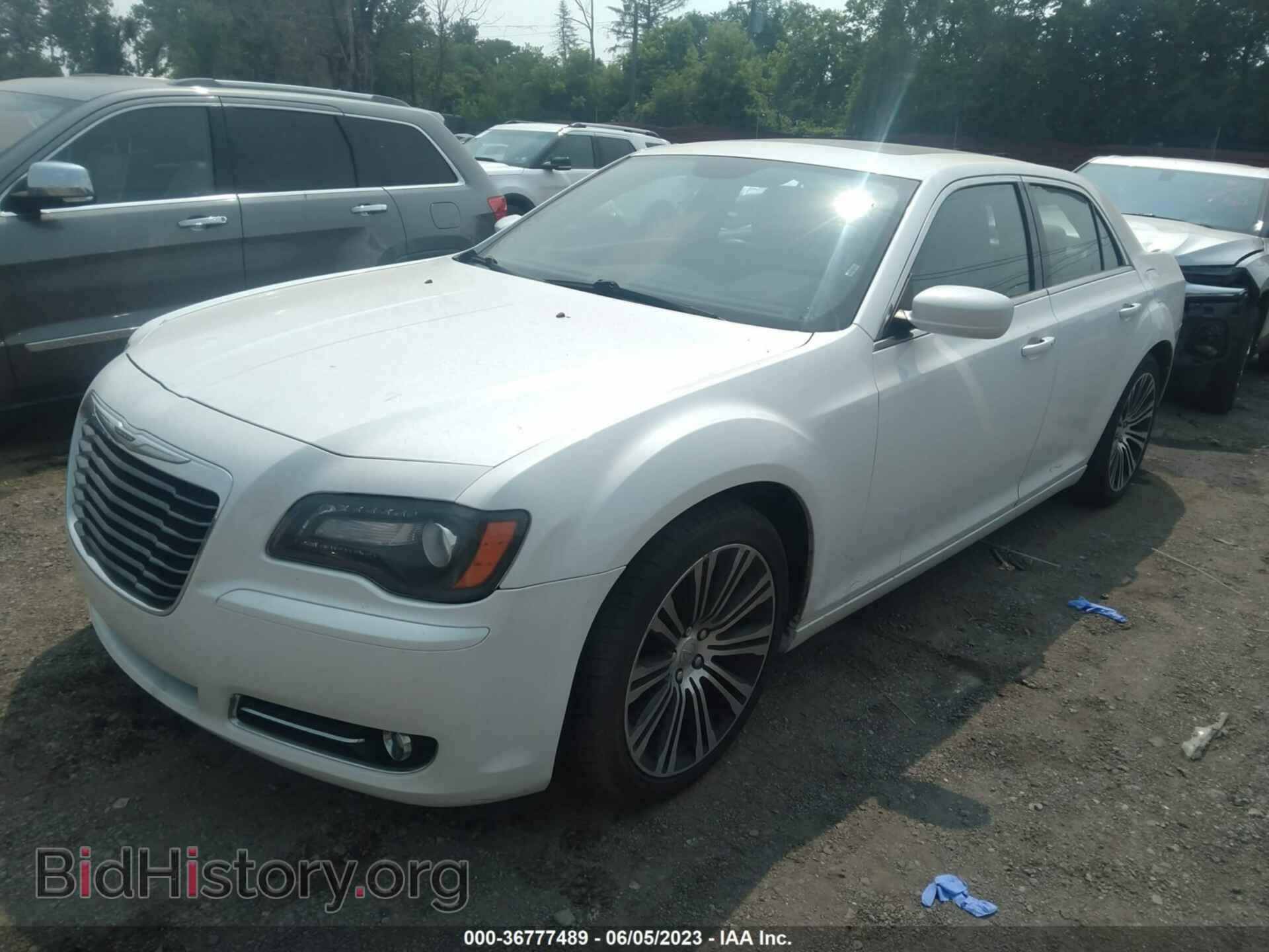 2013 CHRYSLER 300 - VIN: 2C3CCABGXDH684940 - Фото 2
