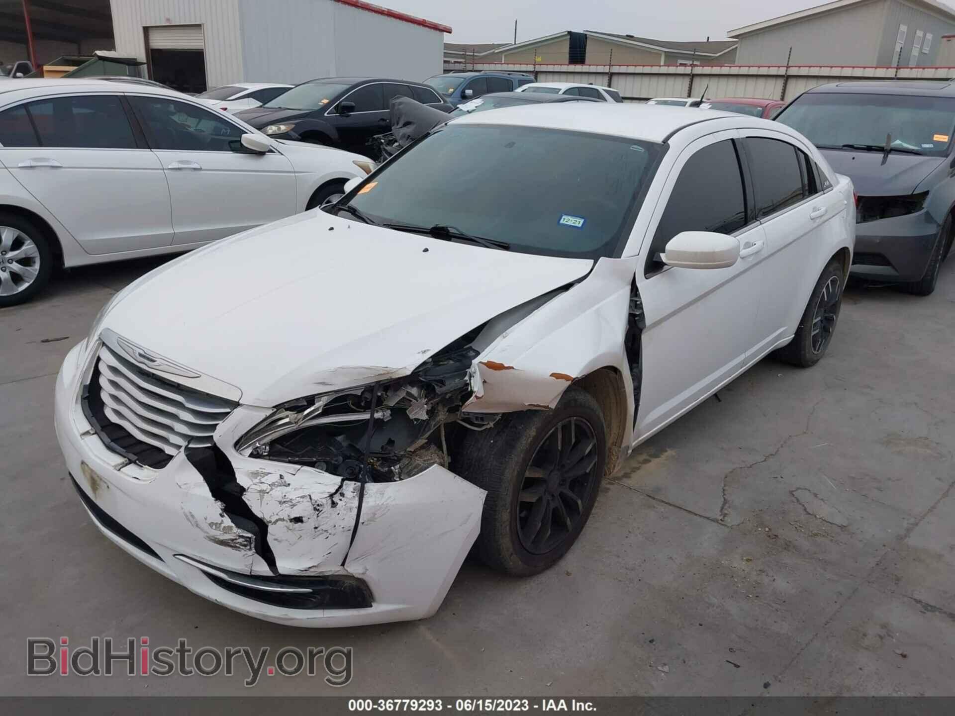2014 CHRYSLER 200 - VIN: 1C3CCBAB1EN208693 - Фото 2