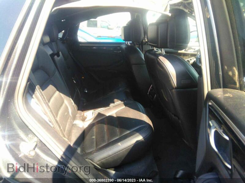 2018 Porsche MACAN (VIN WP1AB2A54JLB31208) — photo 8 of 17