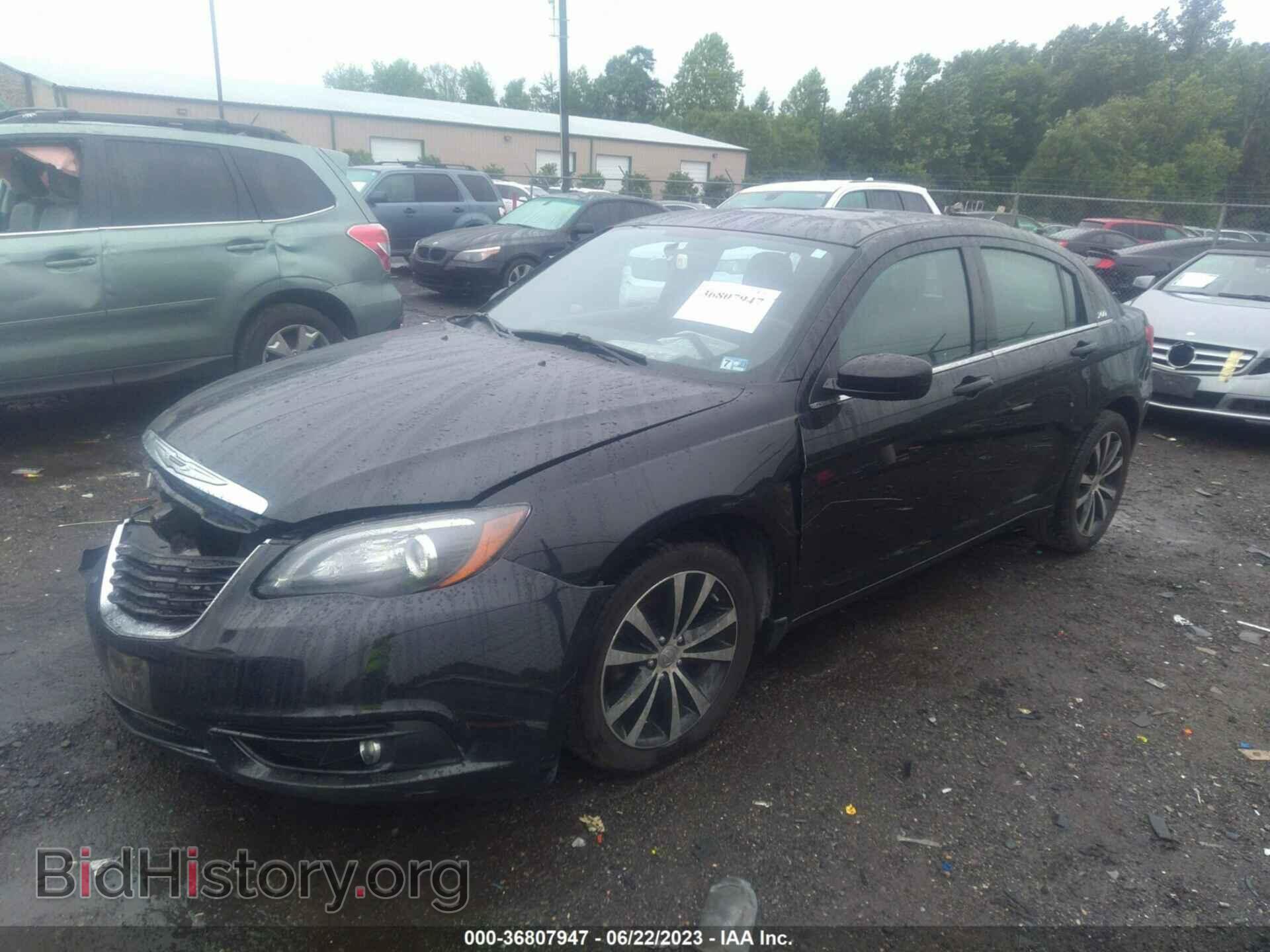 2013 CHRYSLER 200 - VIN: 1C3CCBCG2DN553111 - Фото 2