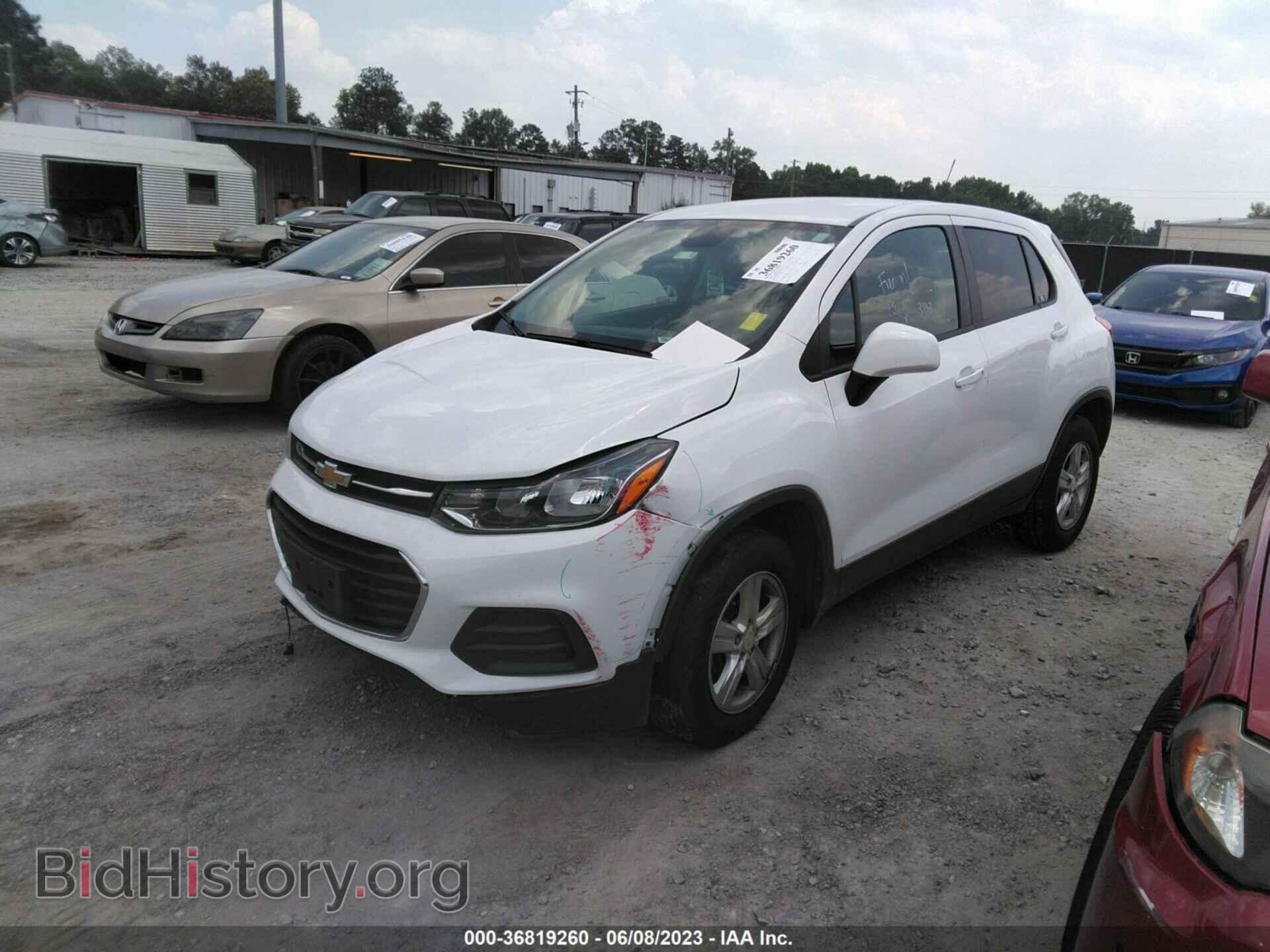 2020 CHEVROLET TRAX - VIN: 3GNCJNSB8LL304133 - Фото 2