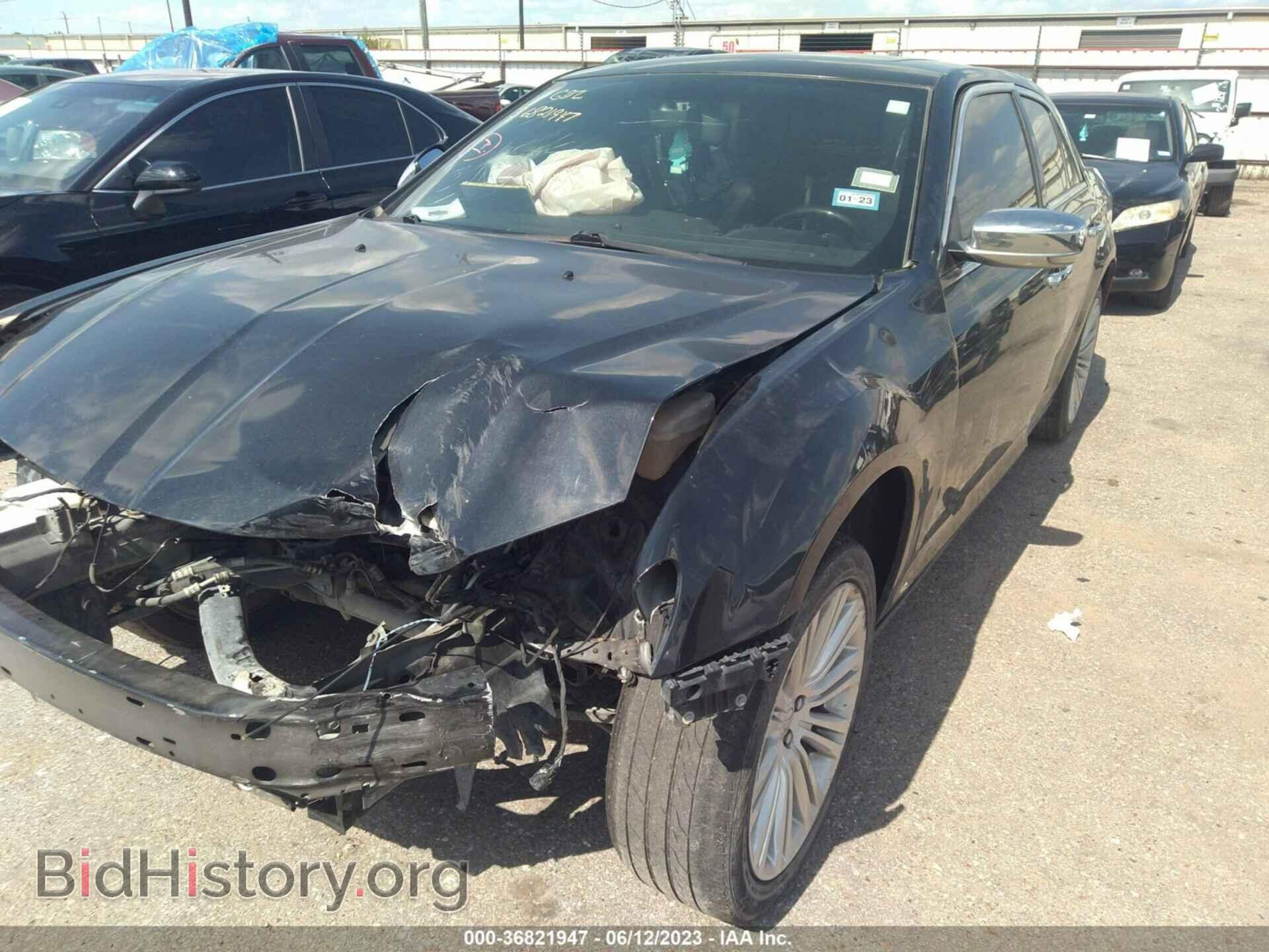 2014 CHRYSLER 300 - VIN: 2C3CCAET3EH340473 - Фото 2