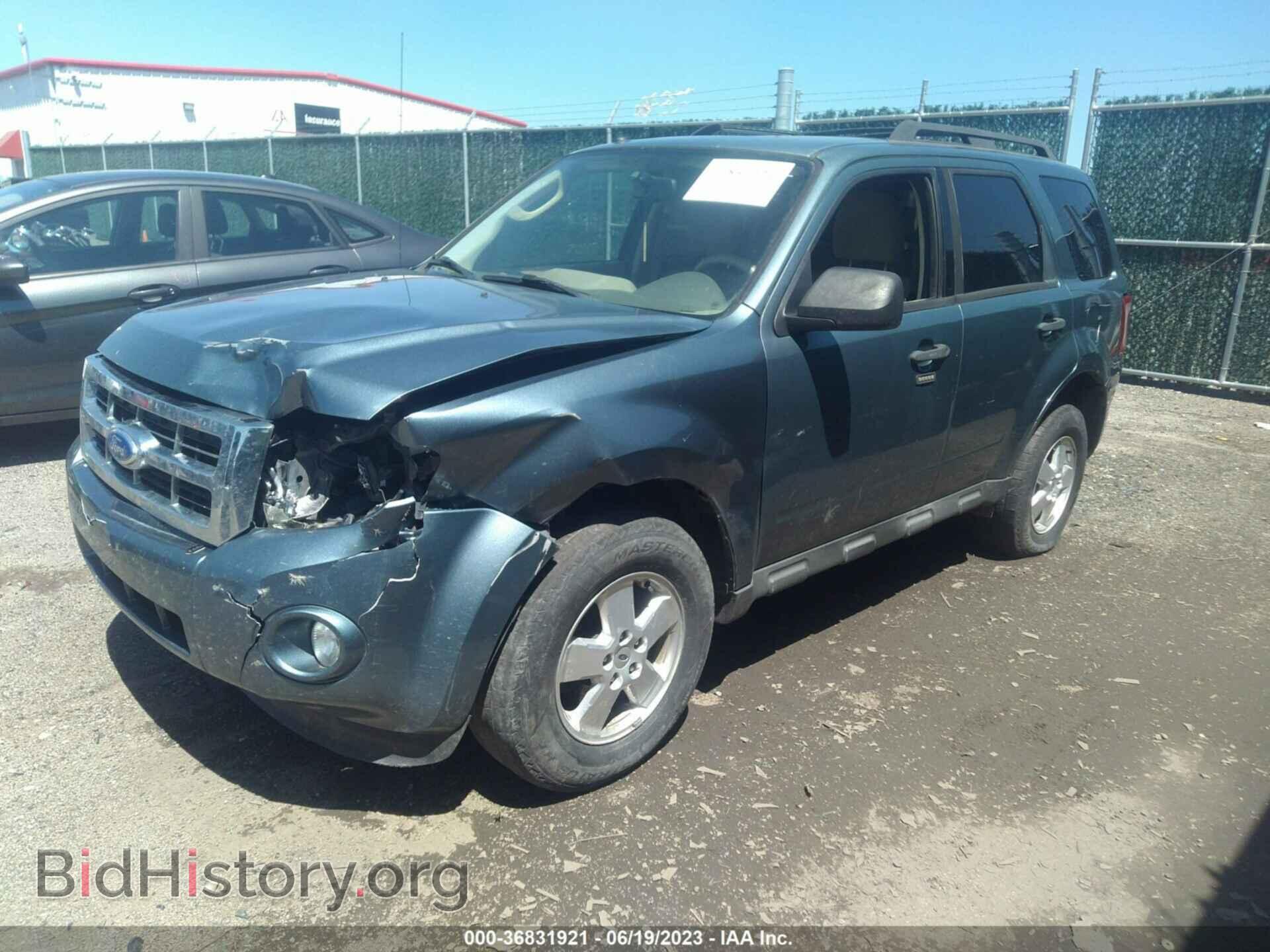2011 FORD ESCAPE - VIN: 1FMCU0DG8BKB97933 - Photo 2