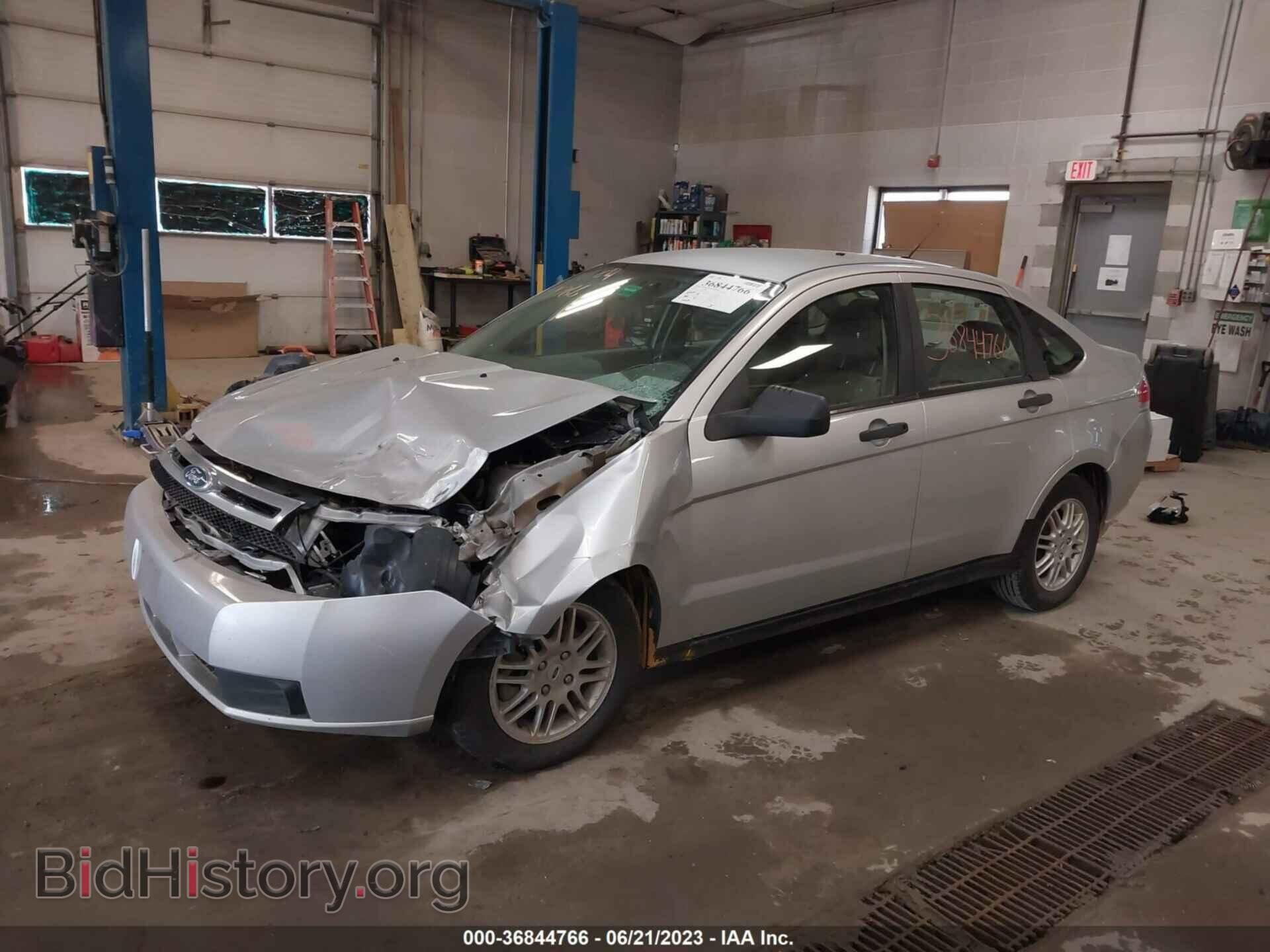 2011 FORD FOCUS - VIN: 1FAHP3FN2BW172457 - Фото 2