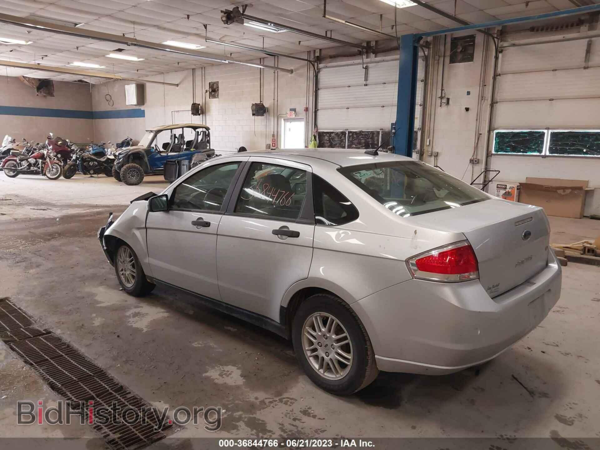 2011 FORD FOCUS - VIN: 1FAHP3FN2BW172457 - Фото 3