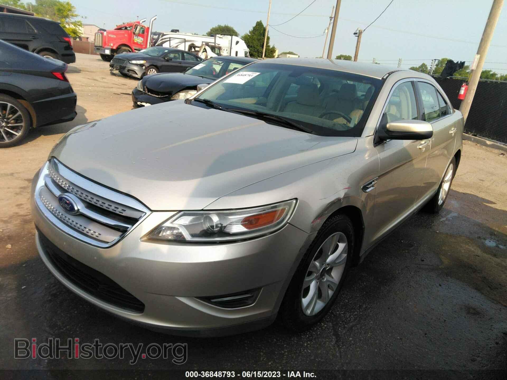 2011 FORD TAURUS - VIN: 1FAHP2EWXBG123800 - Фото 2