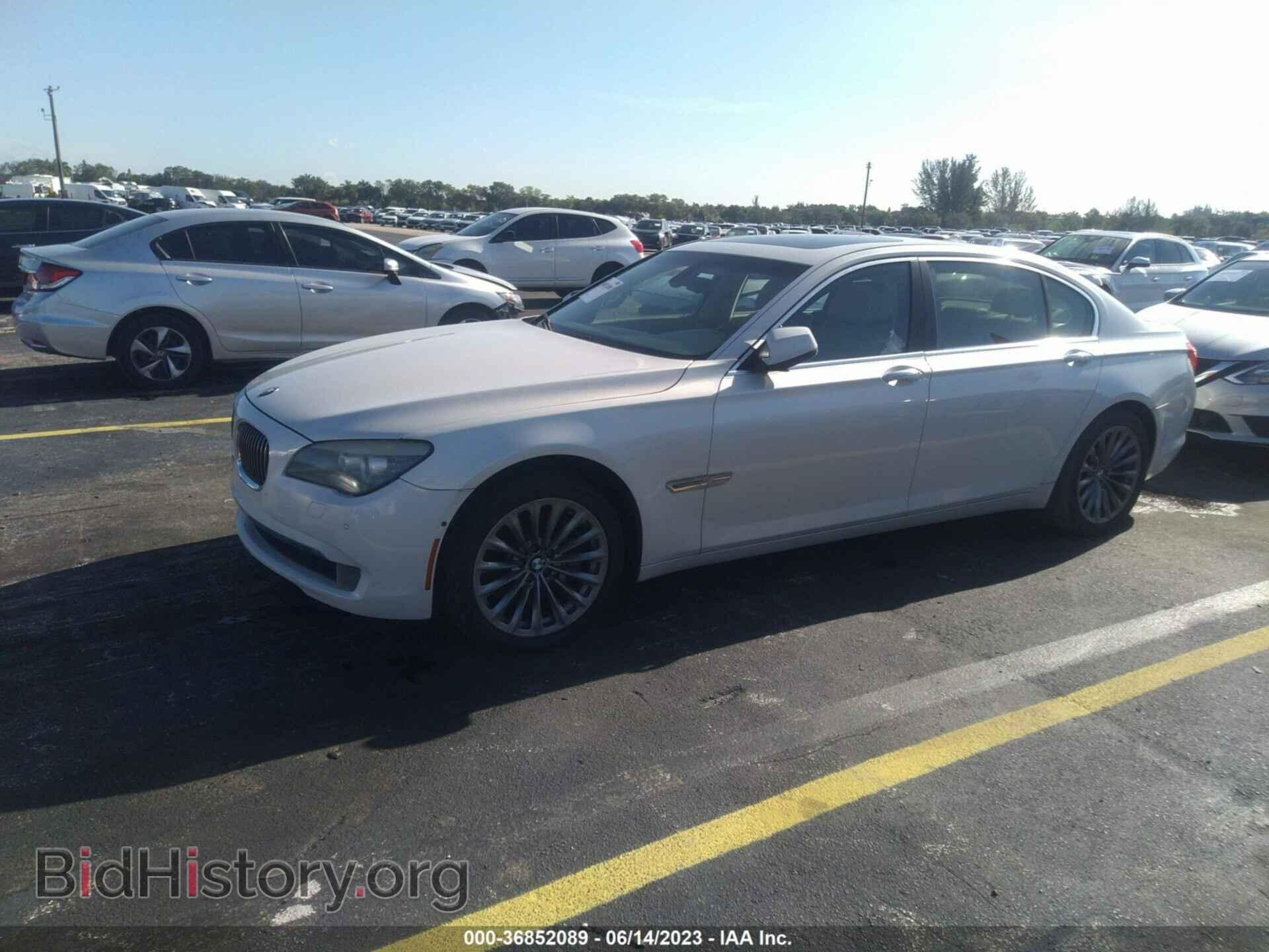 2011 BMW 7 SERIES - VIN: WBAKB8C57BC852076 - Фото 2