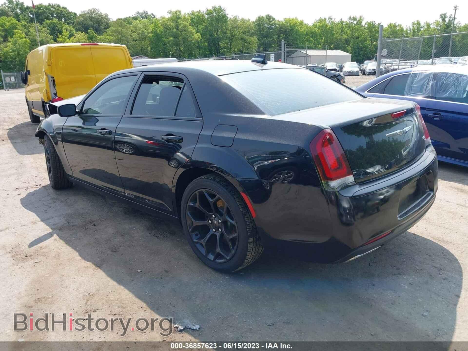 2019 CHRYSLER 300 - VIN: 2C3CCABG4KH637285 - Фото 3