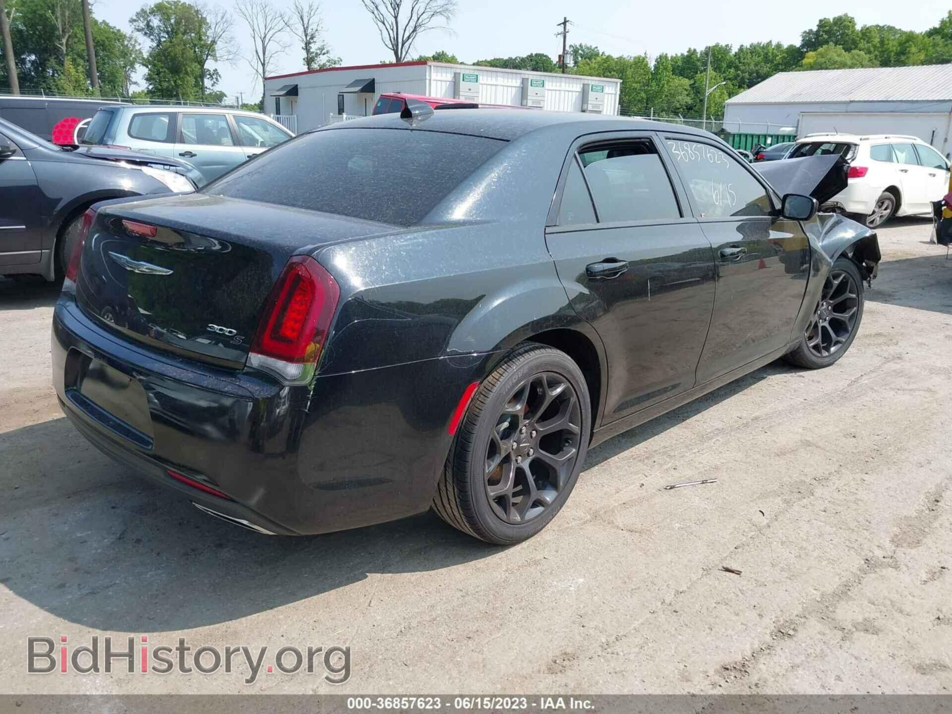 2019 CHRYSLER 300 - VIN: 2C3CCABG4KH637285 - Фото 4