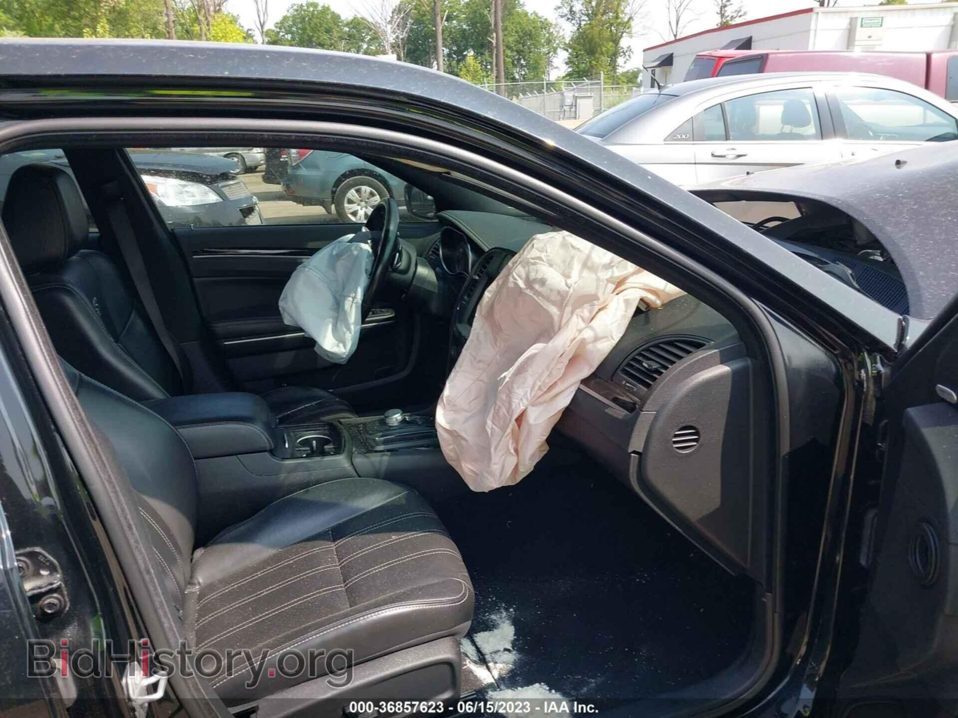 2019 CHRYSLER 300 - VIN: 2C3CCABG4KH637285 - Фото 5