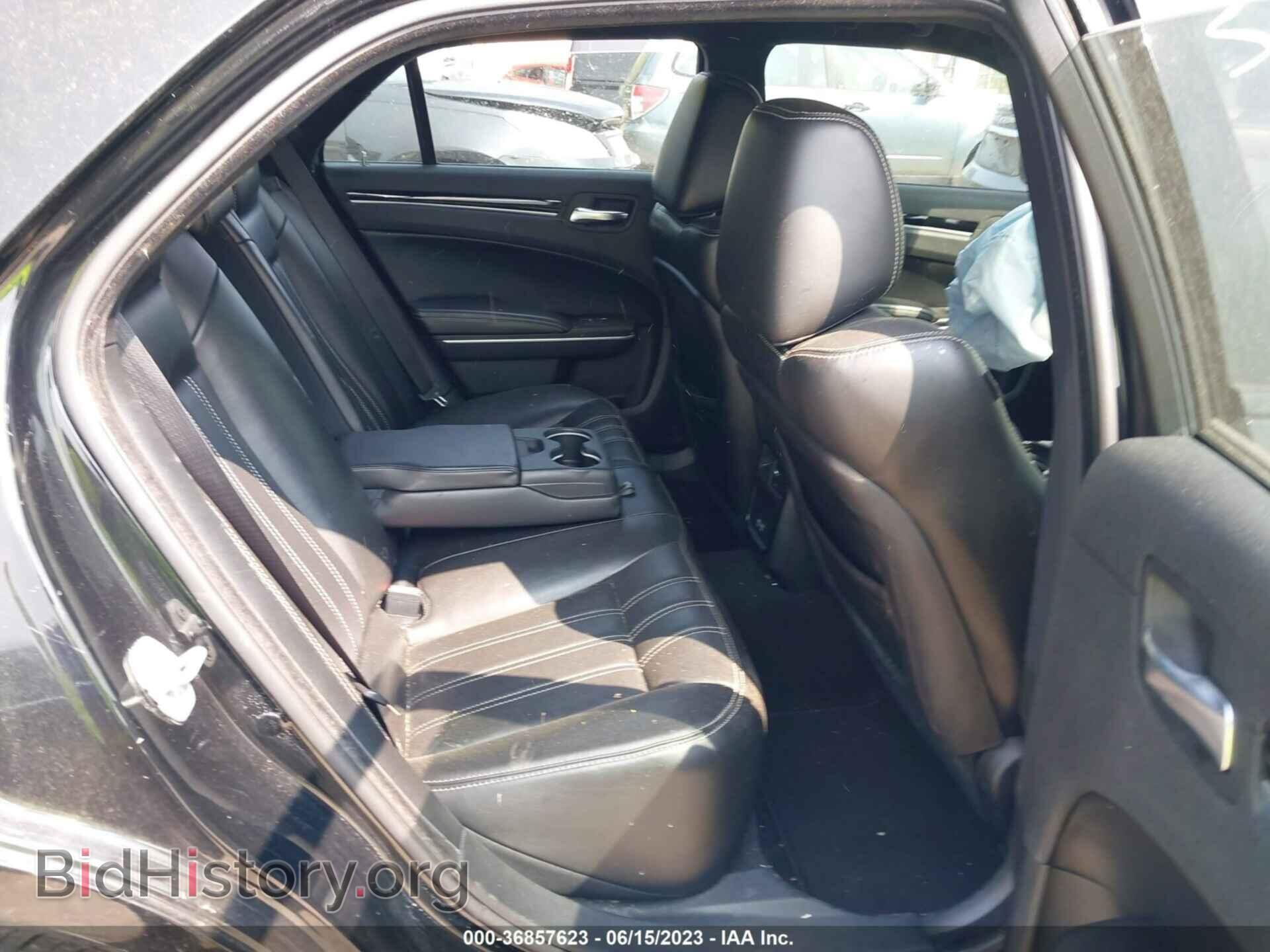 2019 CHRYSLER 300 - VIN: 2C3CCABG4KH637285 - Фото 8