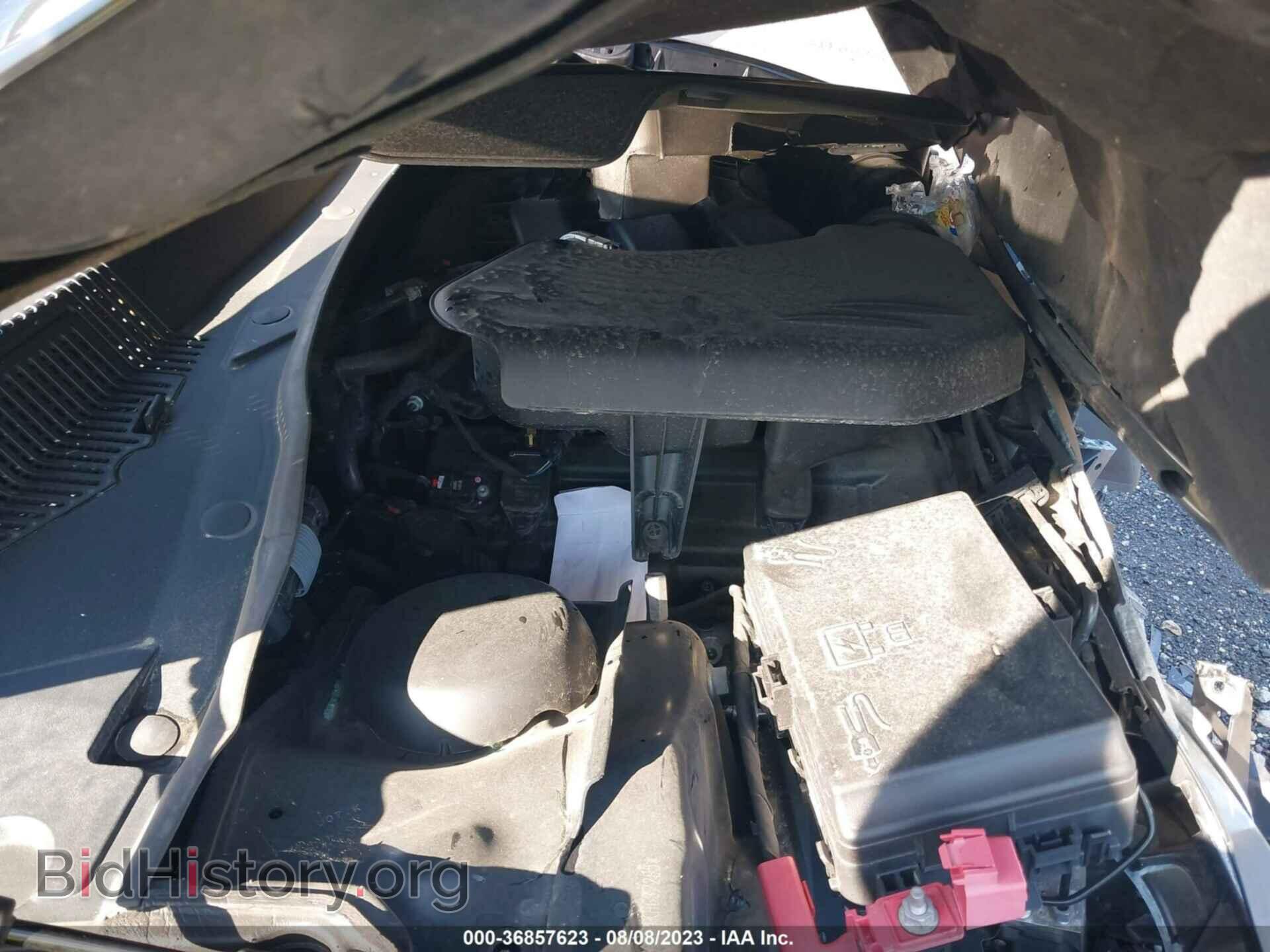 2019 CHRYSLER 300 - VIN: 2C3CCABG4KH637285 - Фото 10