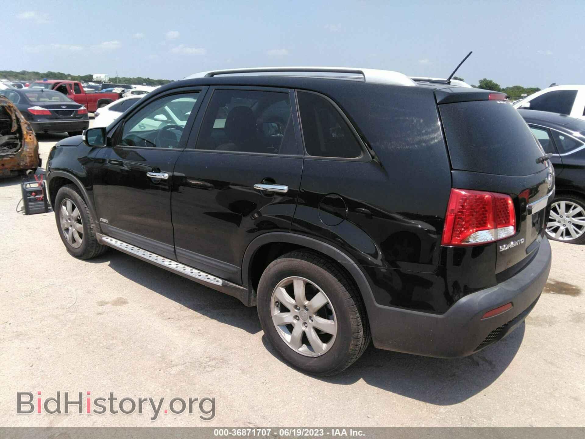 2013 KIA SORENTO - VIN: 5XYKTDA69DG330892 - Фото 3