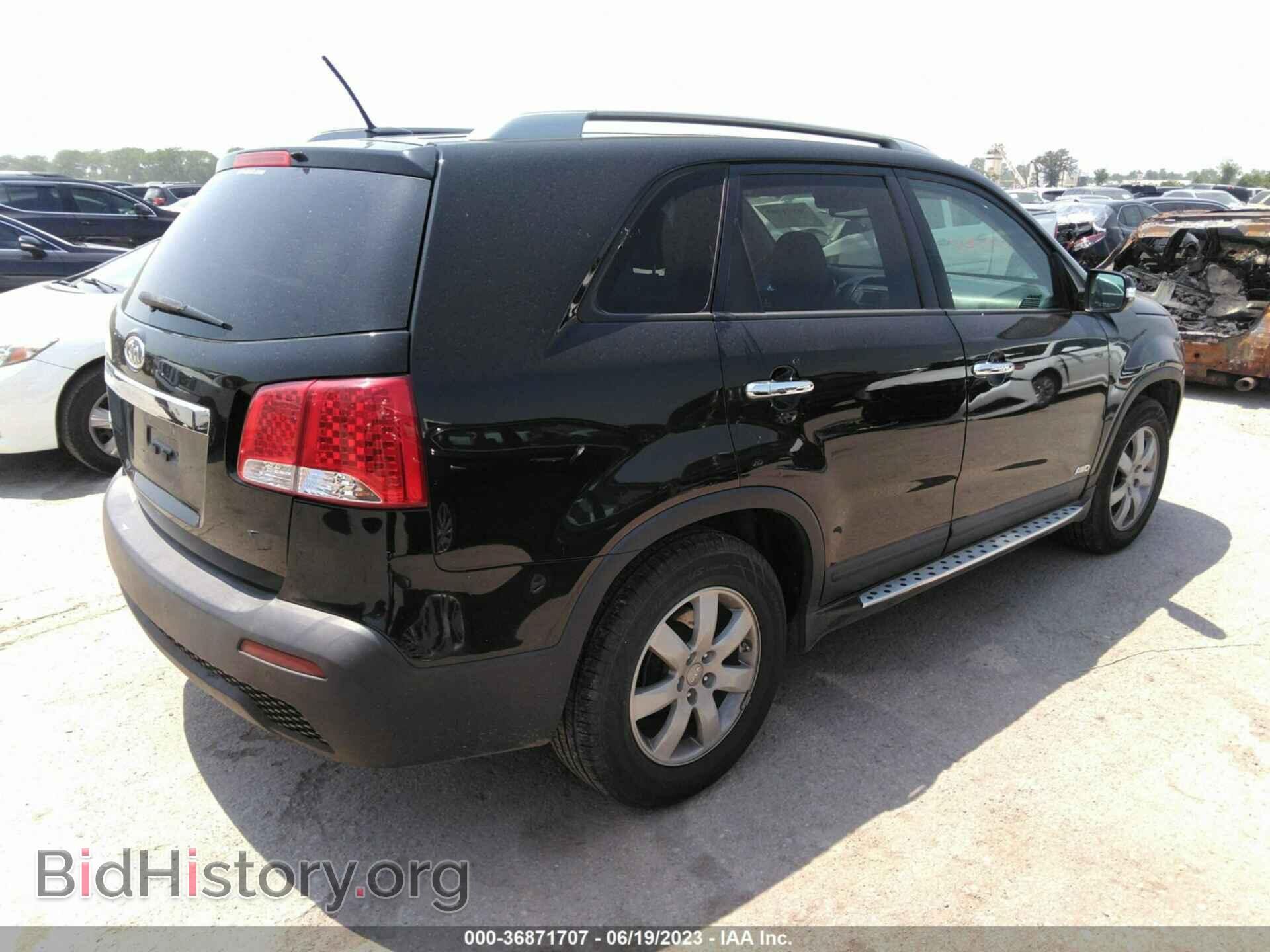 2013 KIA SORENTO - VIN: 5XYKTDA69DG330892 - Фото 4