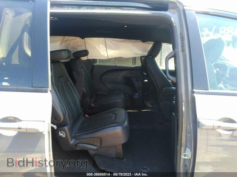 2021 Chrysler PACIFICA (VIN 2C4RC1BG1MR559860) — photo 8 of 17