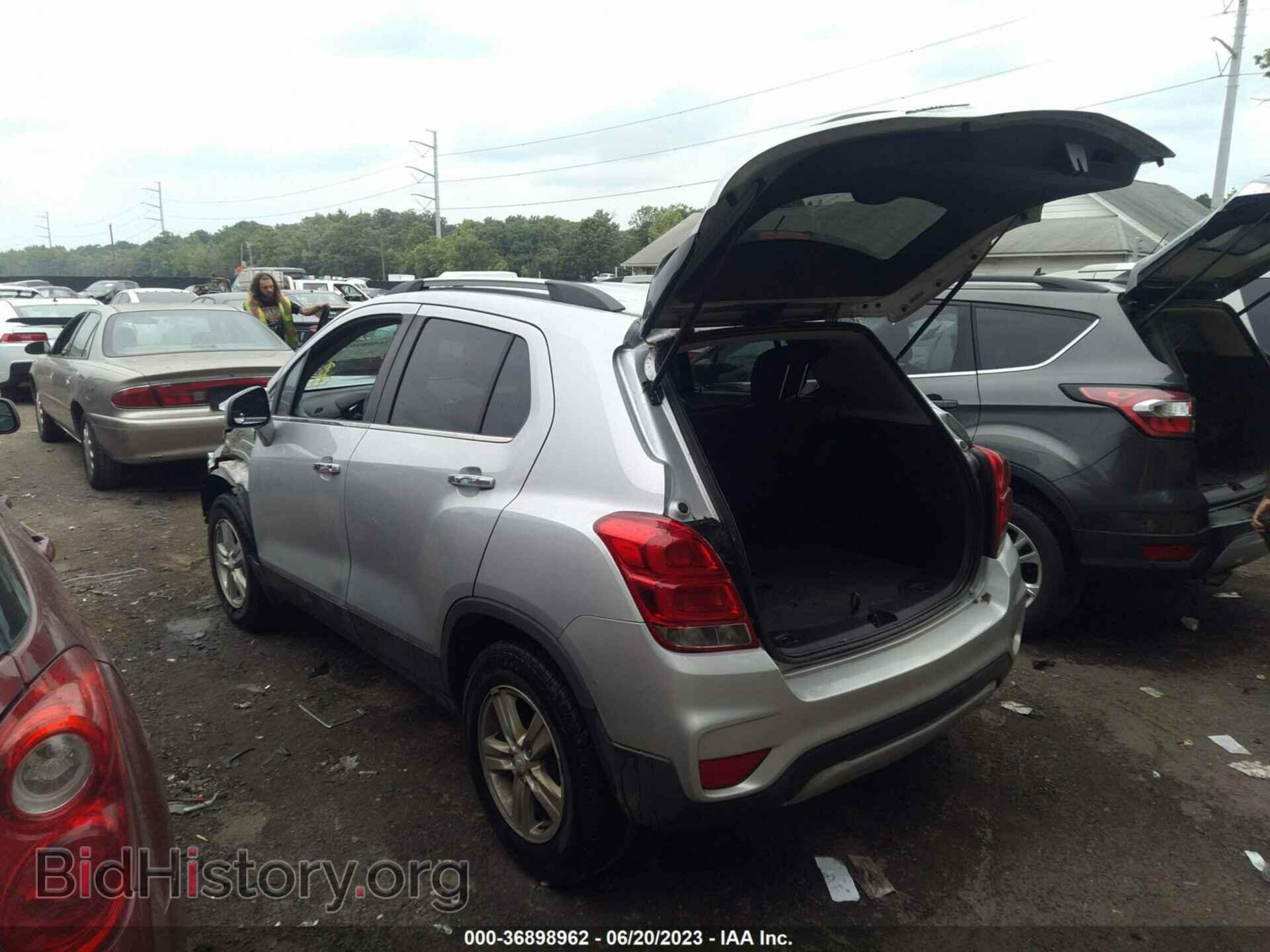 2018 CHEVROLET TRAX - VIN: 3GNCJPSB6JL178475 - Фото 3