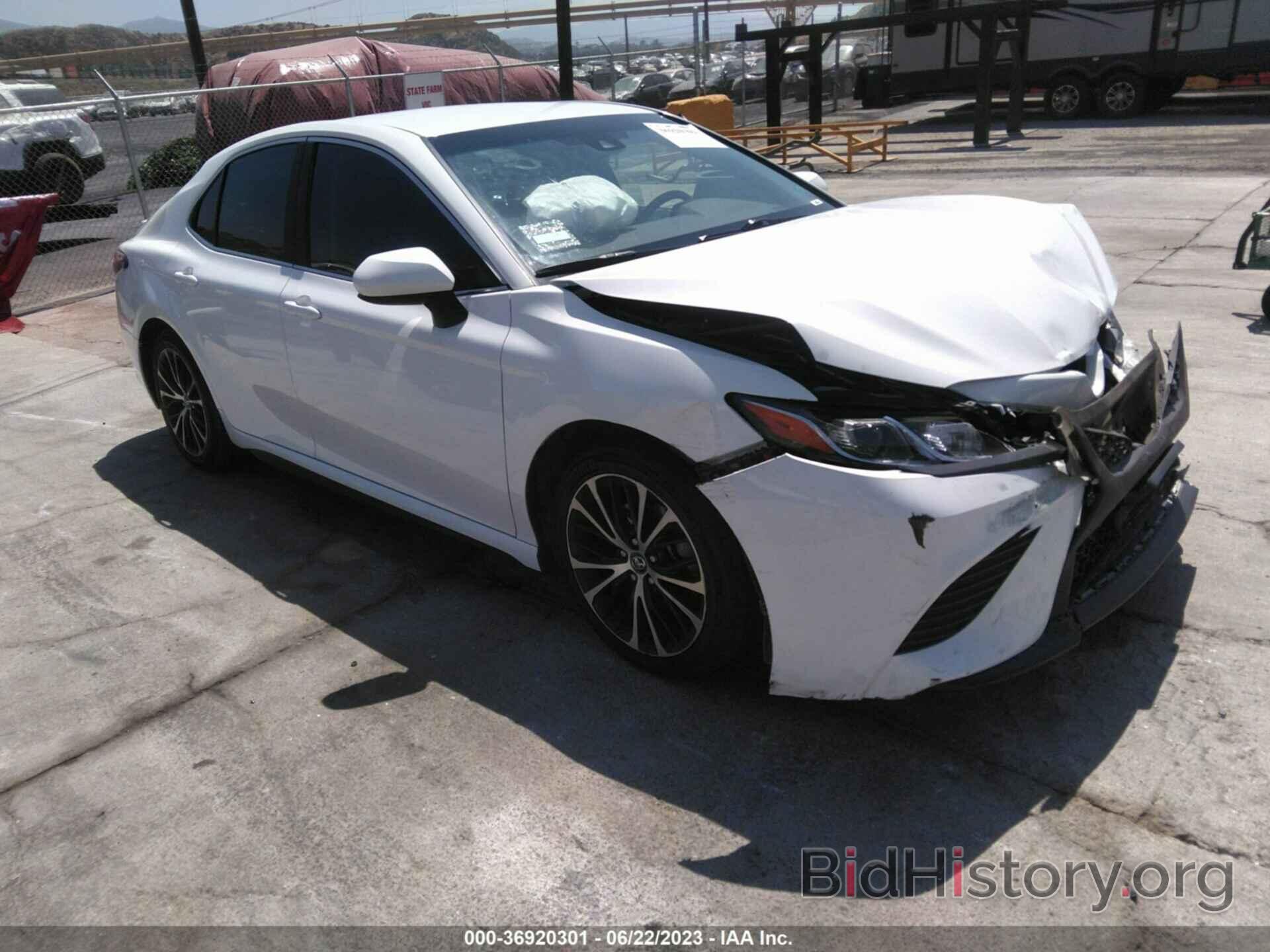 Photo 4T1B11HK1JU116704 - TOYOTA CAMRY 2018