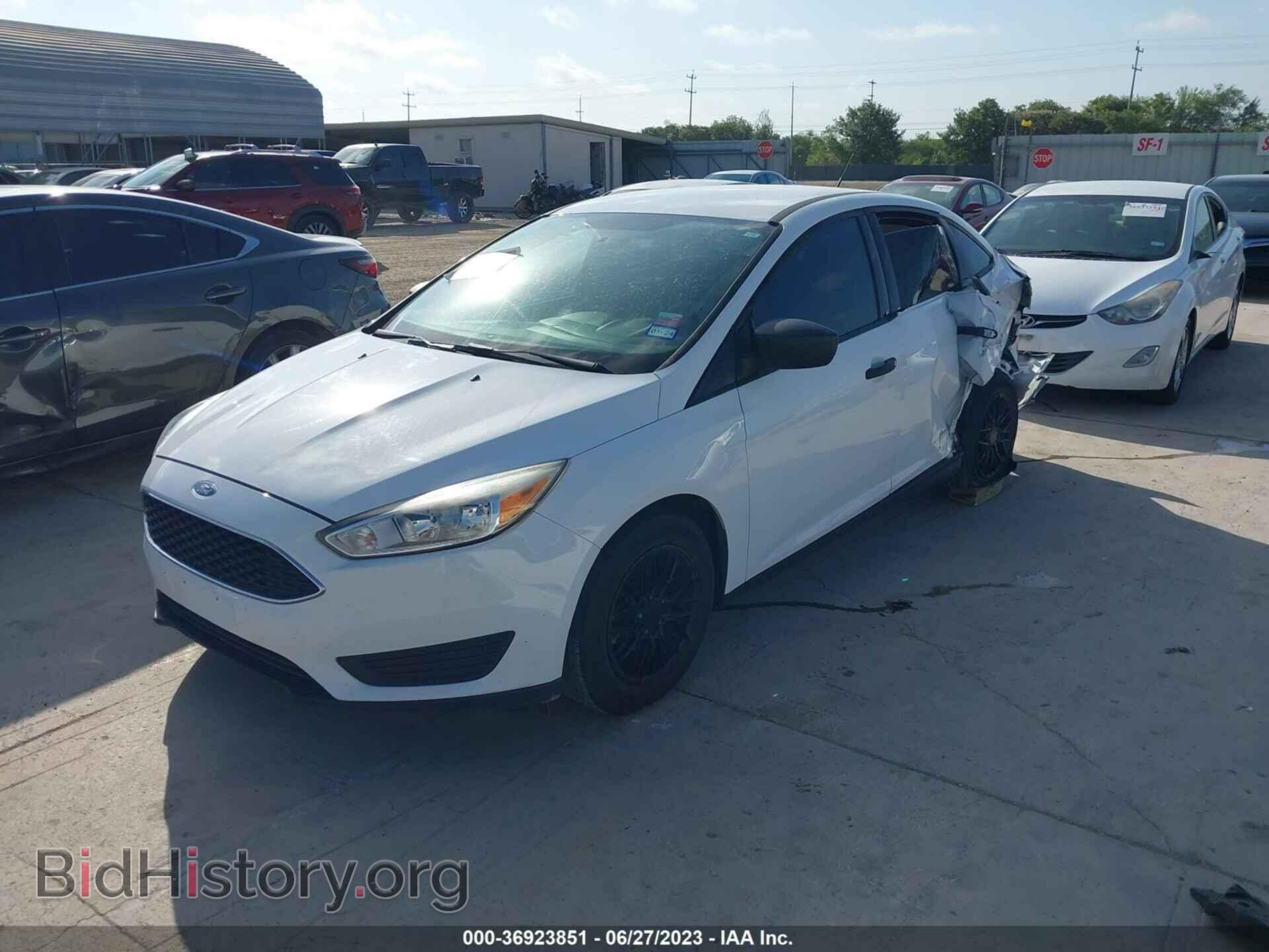 2018 FORD FOCUS - VIN: 1FADP3E29JL229355 - Фото 2