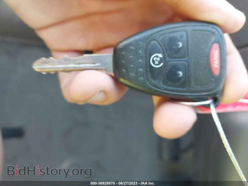 2011 Jeep COMPASS (VIN 1J4NT1FA2BD224945) — photo 11 of 17