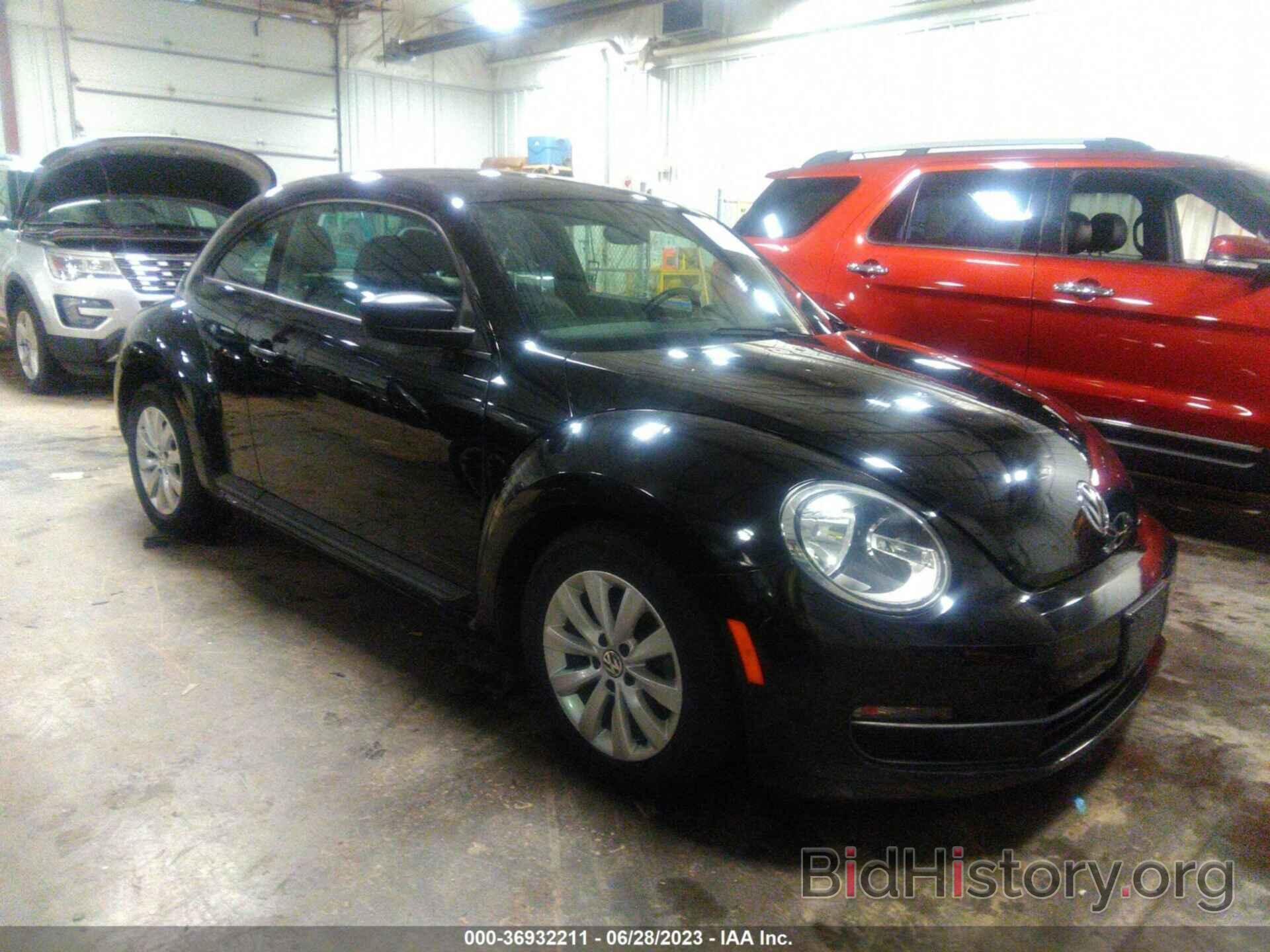 Photo 3VWF17AT8FM605010 - VOLKSWAGEN BEETLE COUPE 2015