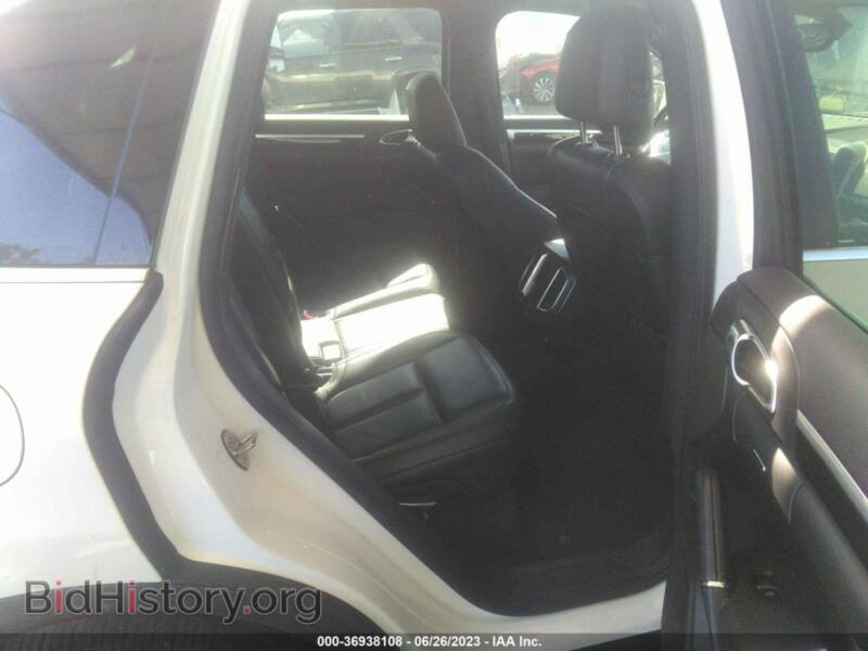 2012 Porsche CAYENNE (VIN WP1AA2A29CLA01517) — photo 8 of 16