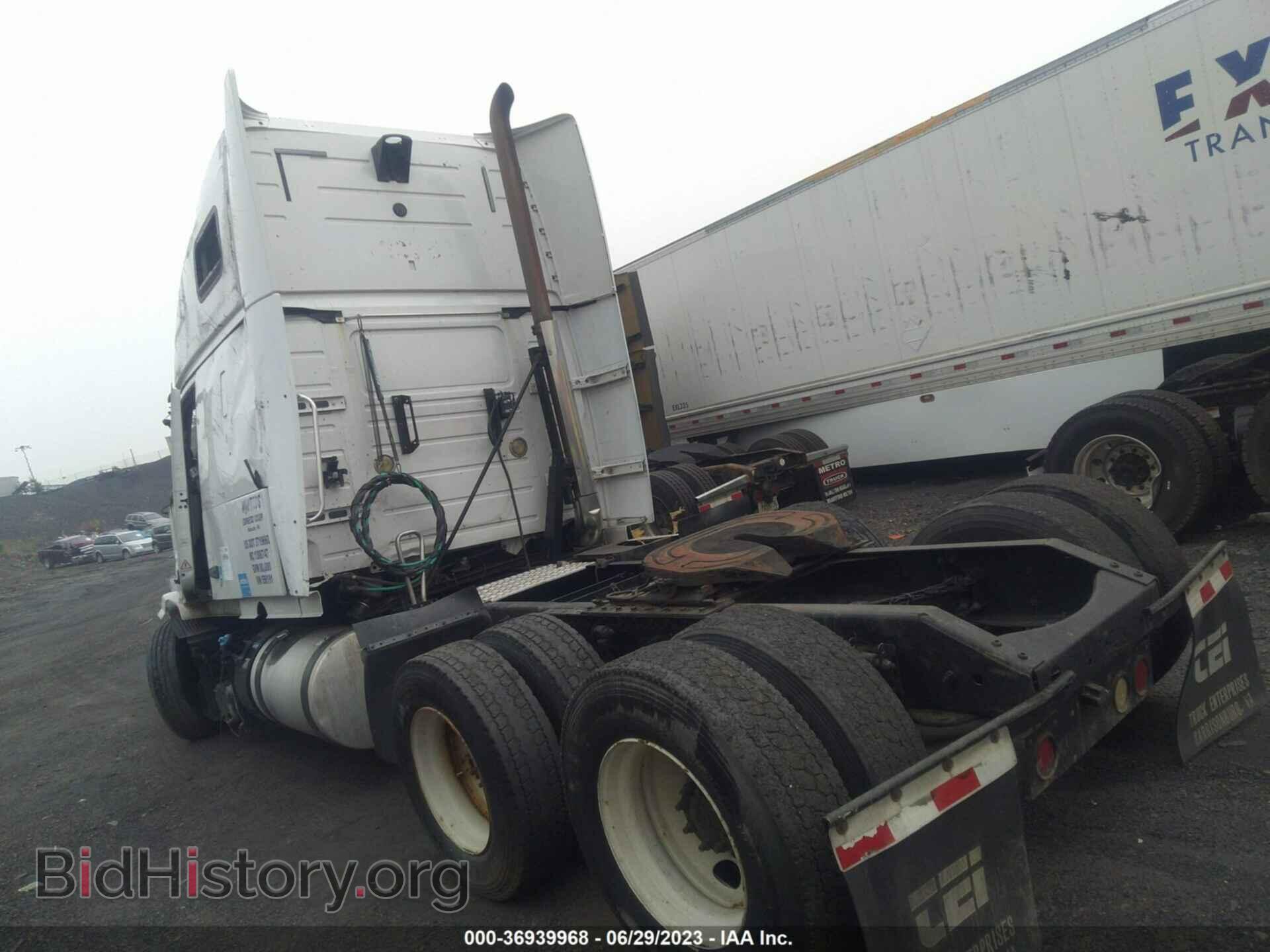 2012 VOLVO VN - VIN: 4V4NC9EJ7CN556191 - Фото 3