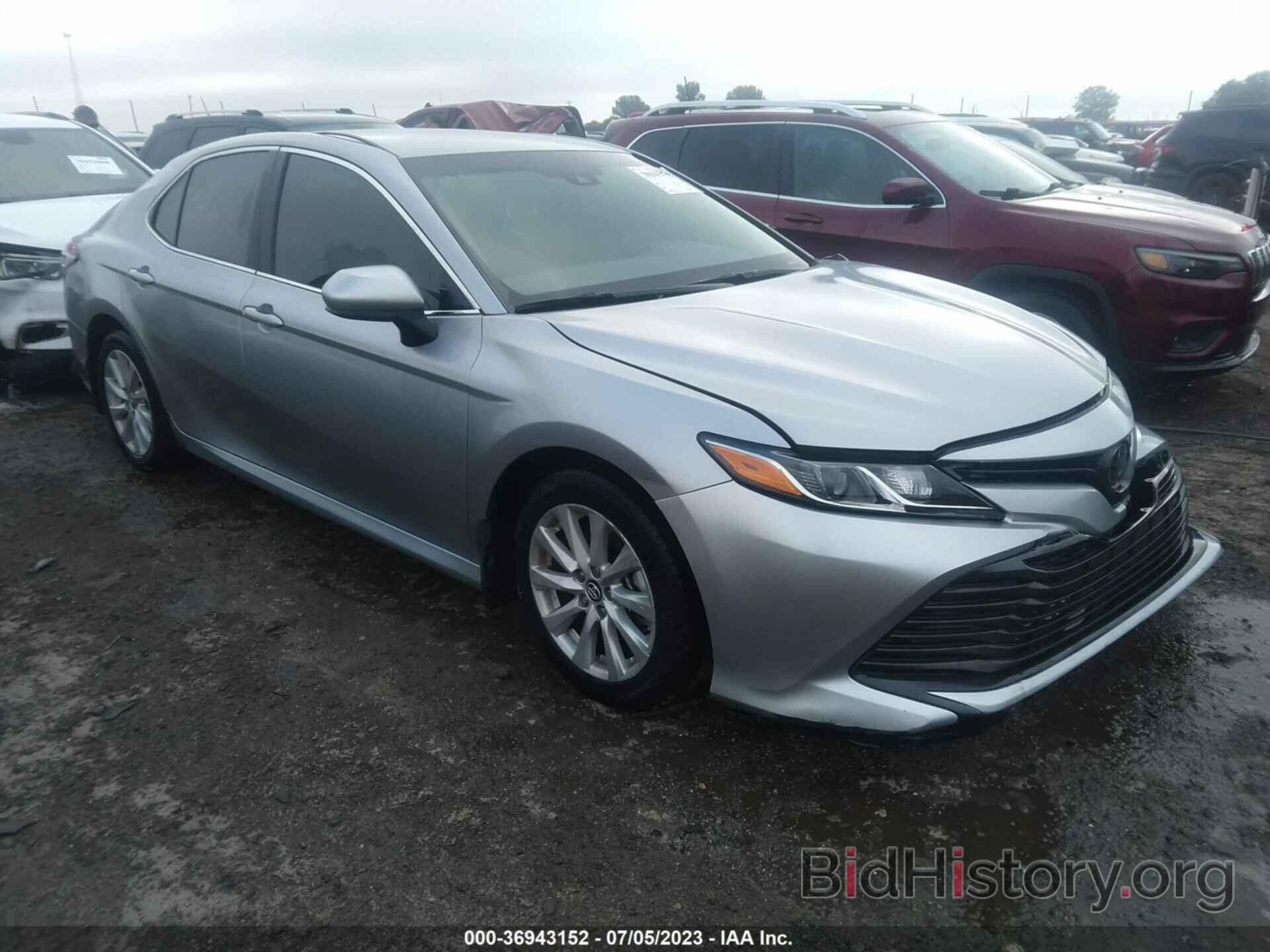 Photo 4T1B11HK0JU675709 - TOYOTA CAMRY 2018