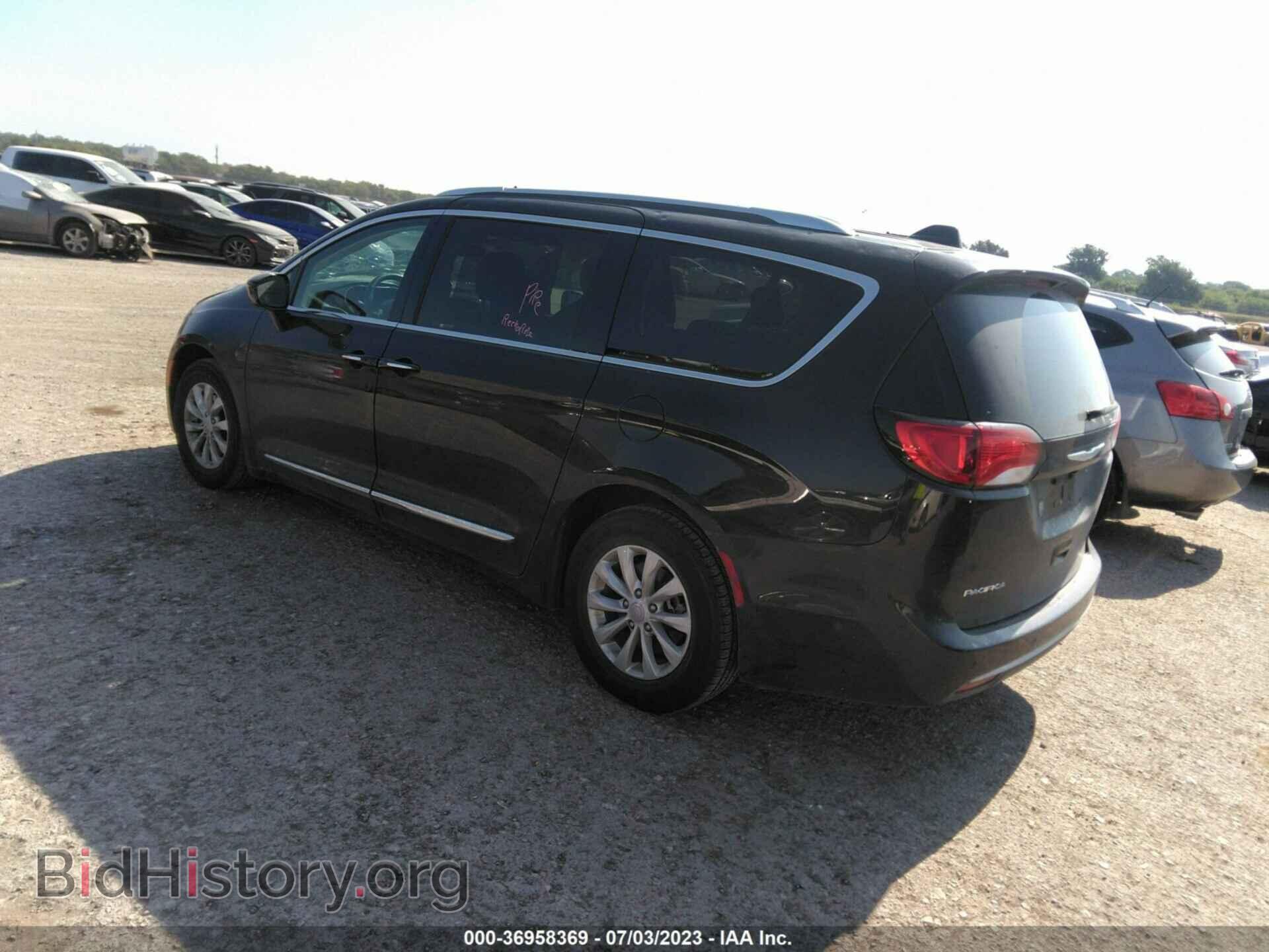 2018 CHRYSLER PACIFICA - VIN: 2C4RC1EG1JR106040 - Фото 3