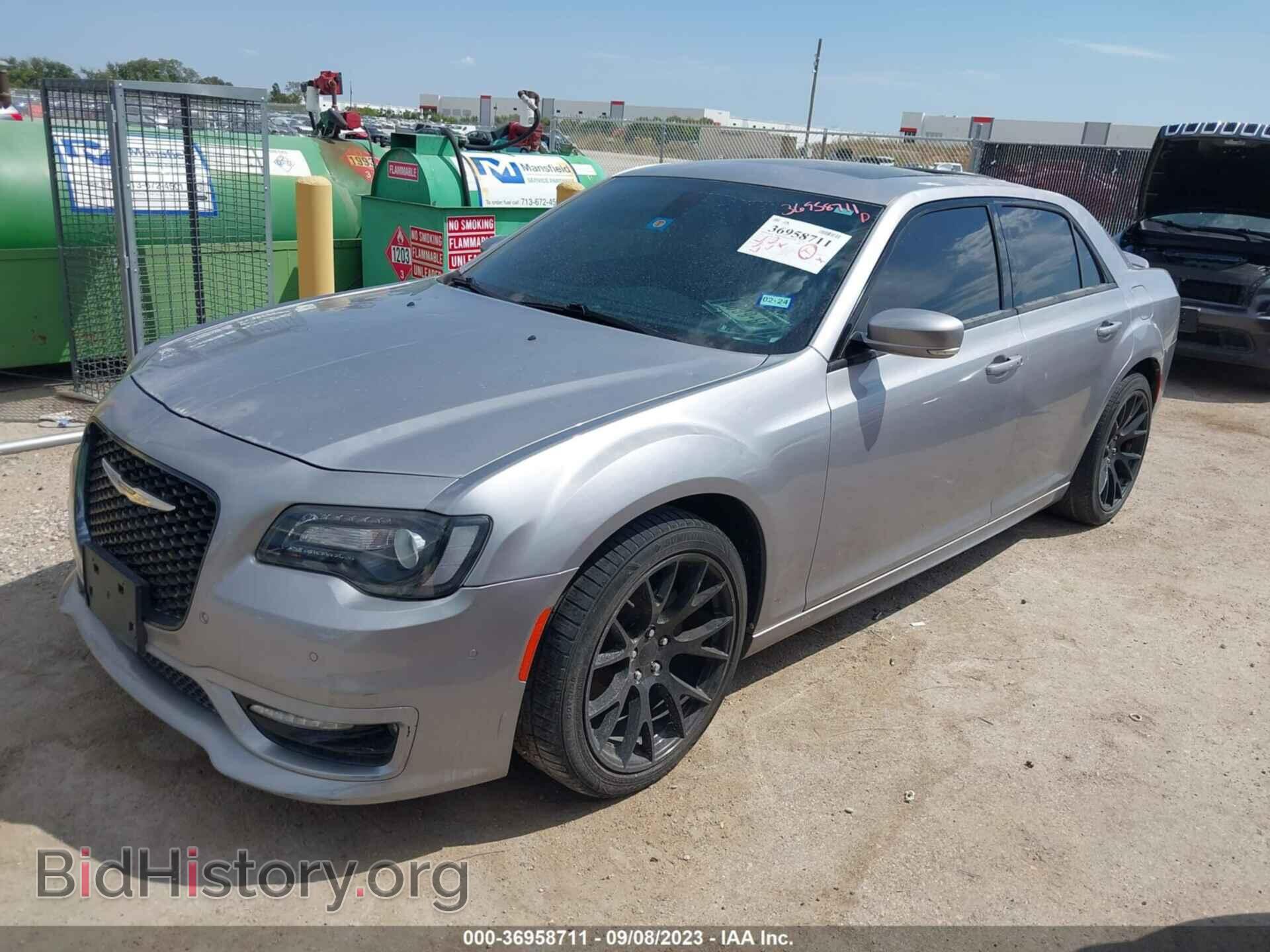 2018 CHRYSLER 300 - VIN: 2C3CCABG8JH240077 - Фото 2