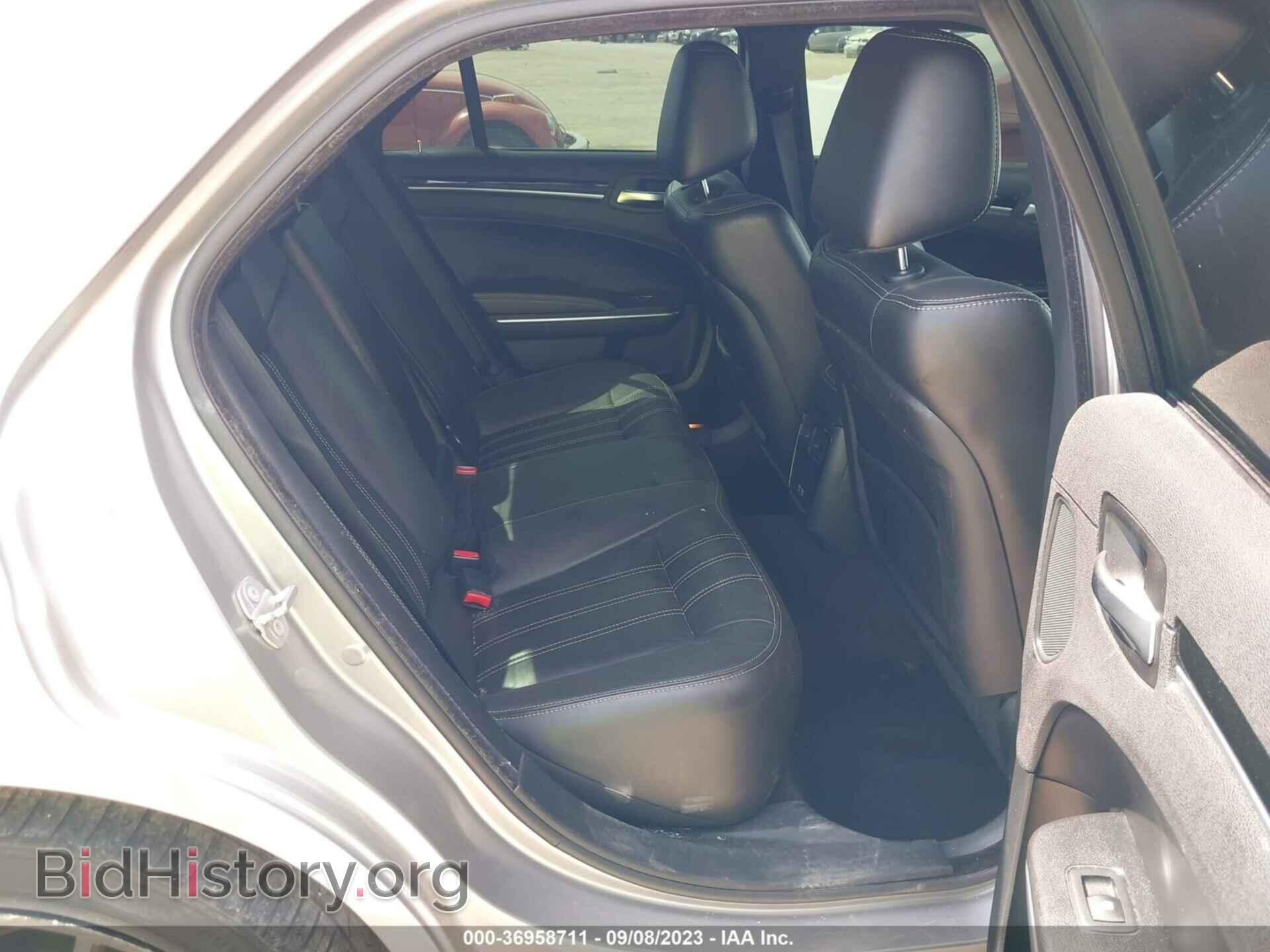 2018 CHRYSLER 300 - VIN: 2C3CCABG8JH240077 - Фото 8