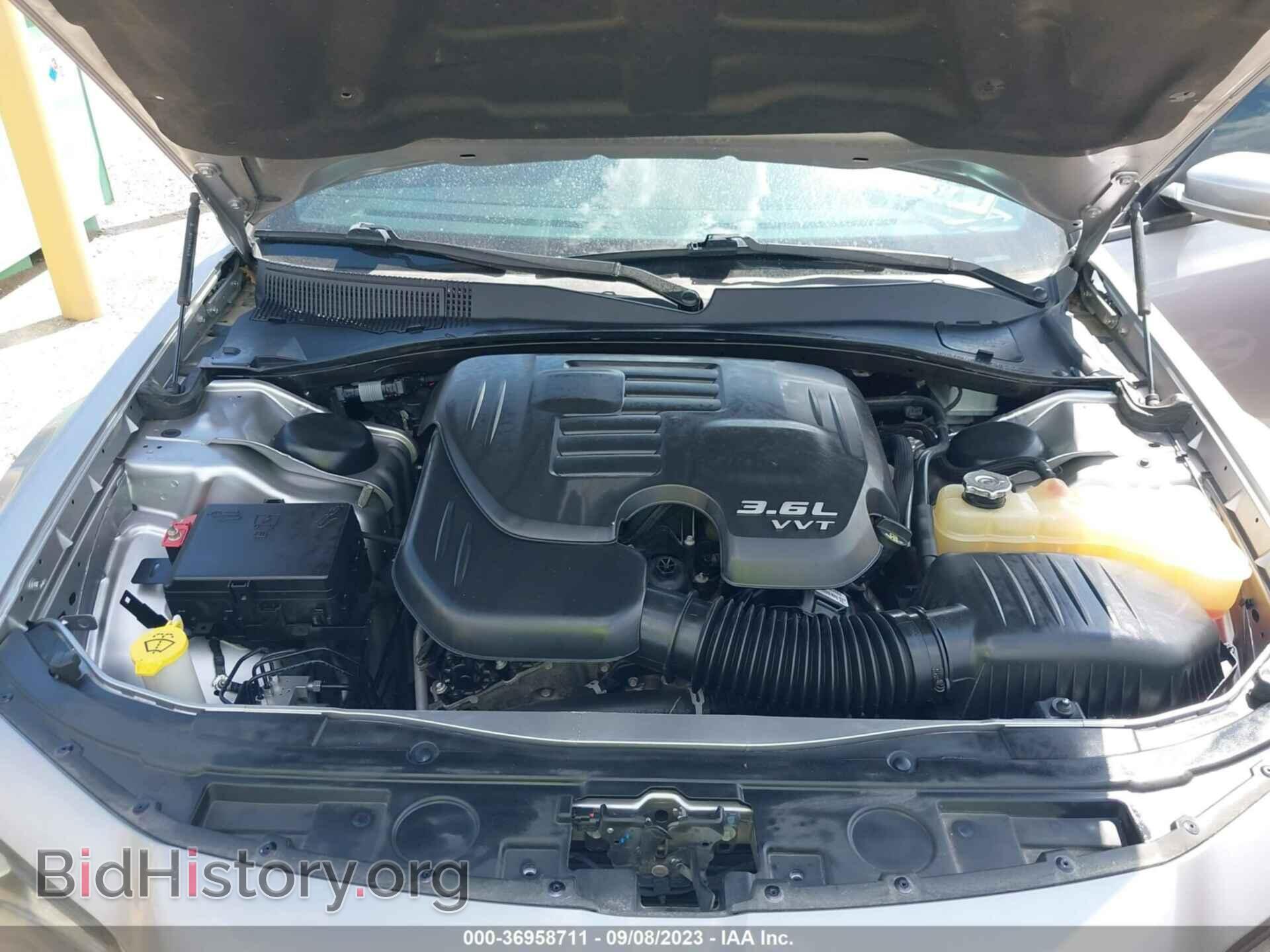 2018 CHRYSLER 300 - VIN: 2C3CCABG8JH240077 - Фото 10