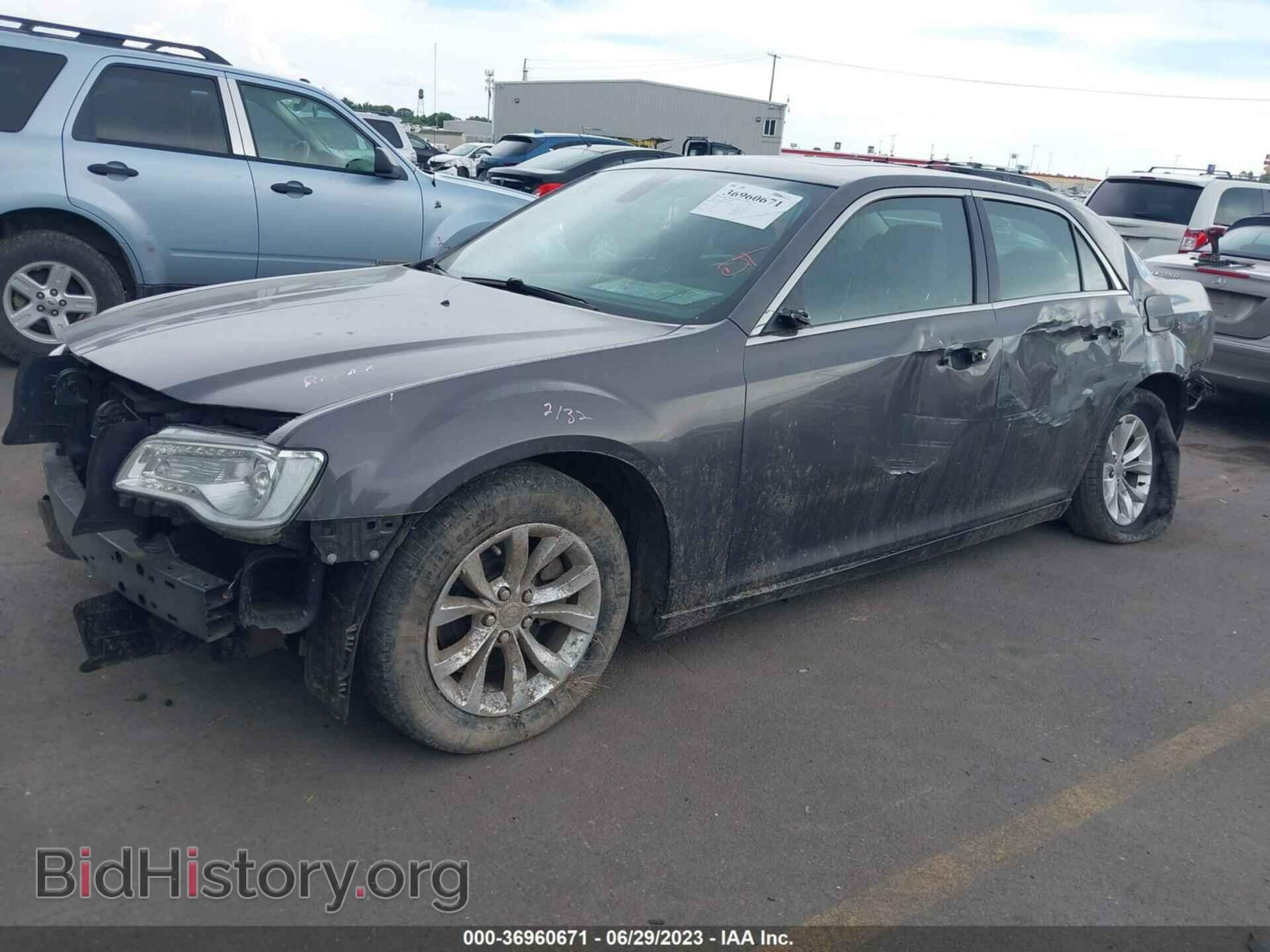 2015 CHRYSLER 300 - VIN: 2C3CCAAG3FH881663 - Photo 2