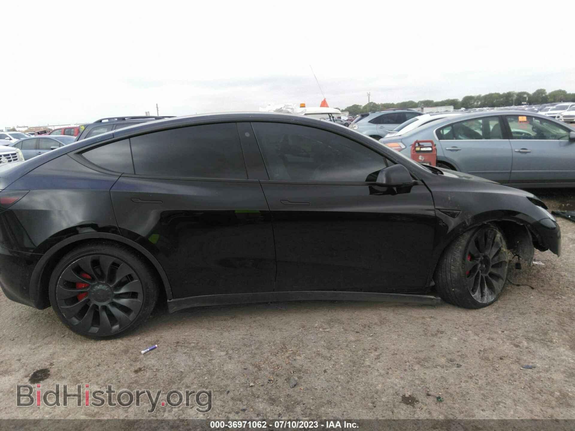 2022 TESLA MODEL Y - VIN: 7SAYGDEF4NF502444 - Фото 11