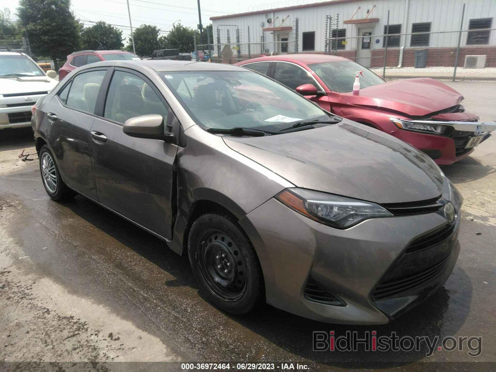 Photo 5YFBURHE5JP739566 - TOYOTA COROLLA 2018