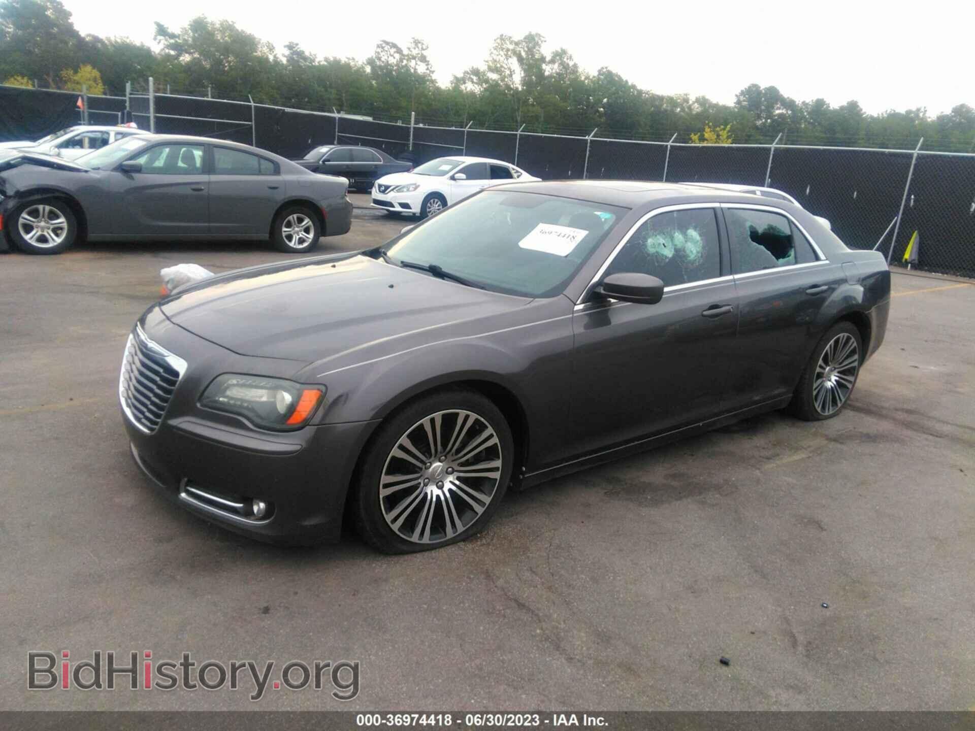 2013 CHRYSLER 300 - VIN: 2C3CCABT9DH587550 - Фото 2