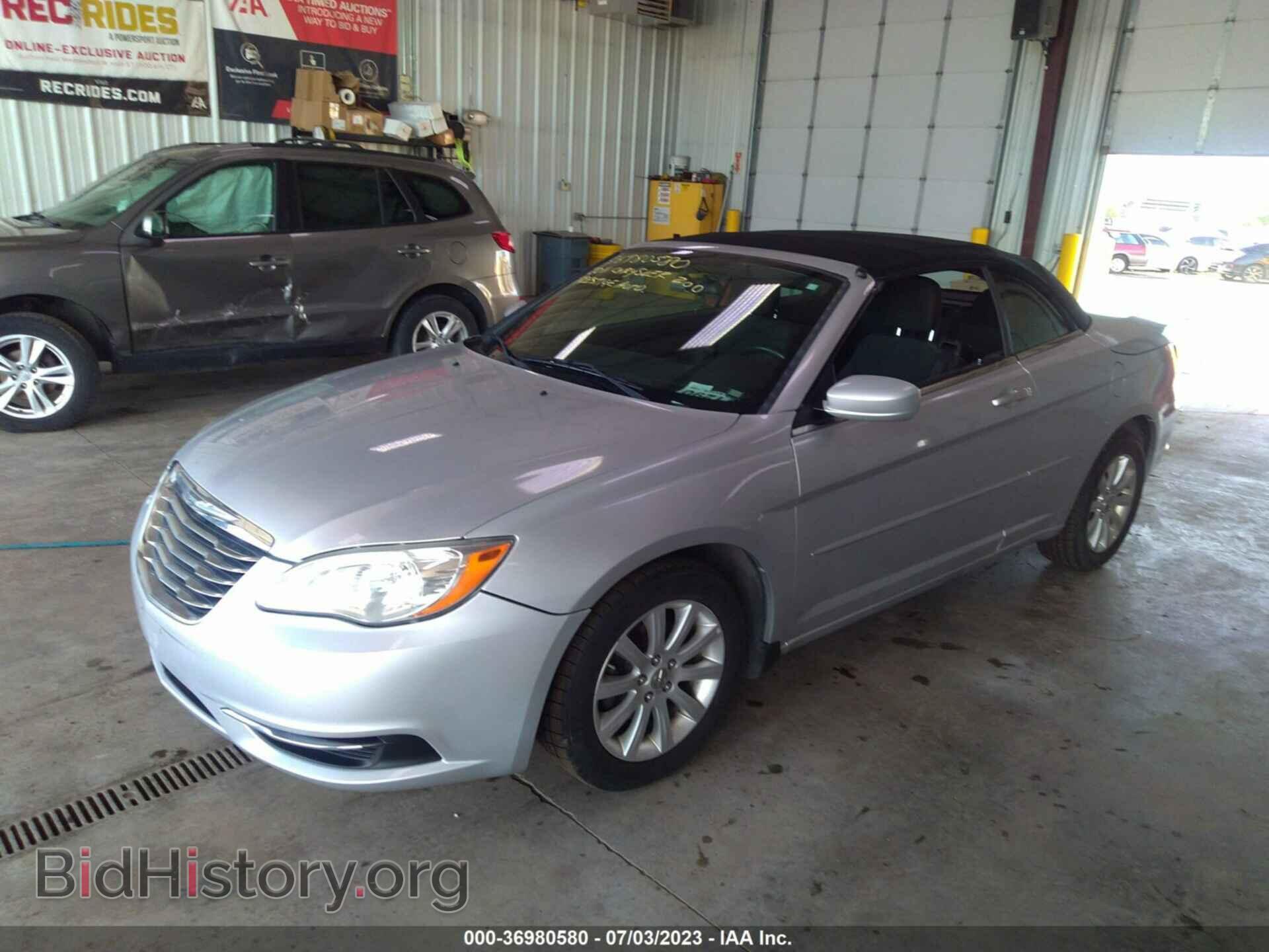 2011 CHRYSLER 200 - VIN: 1C3BC2EG7BN599359 - Фото 2